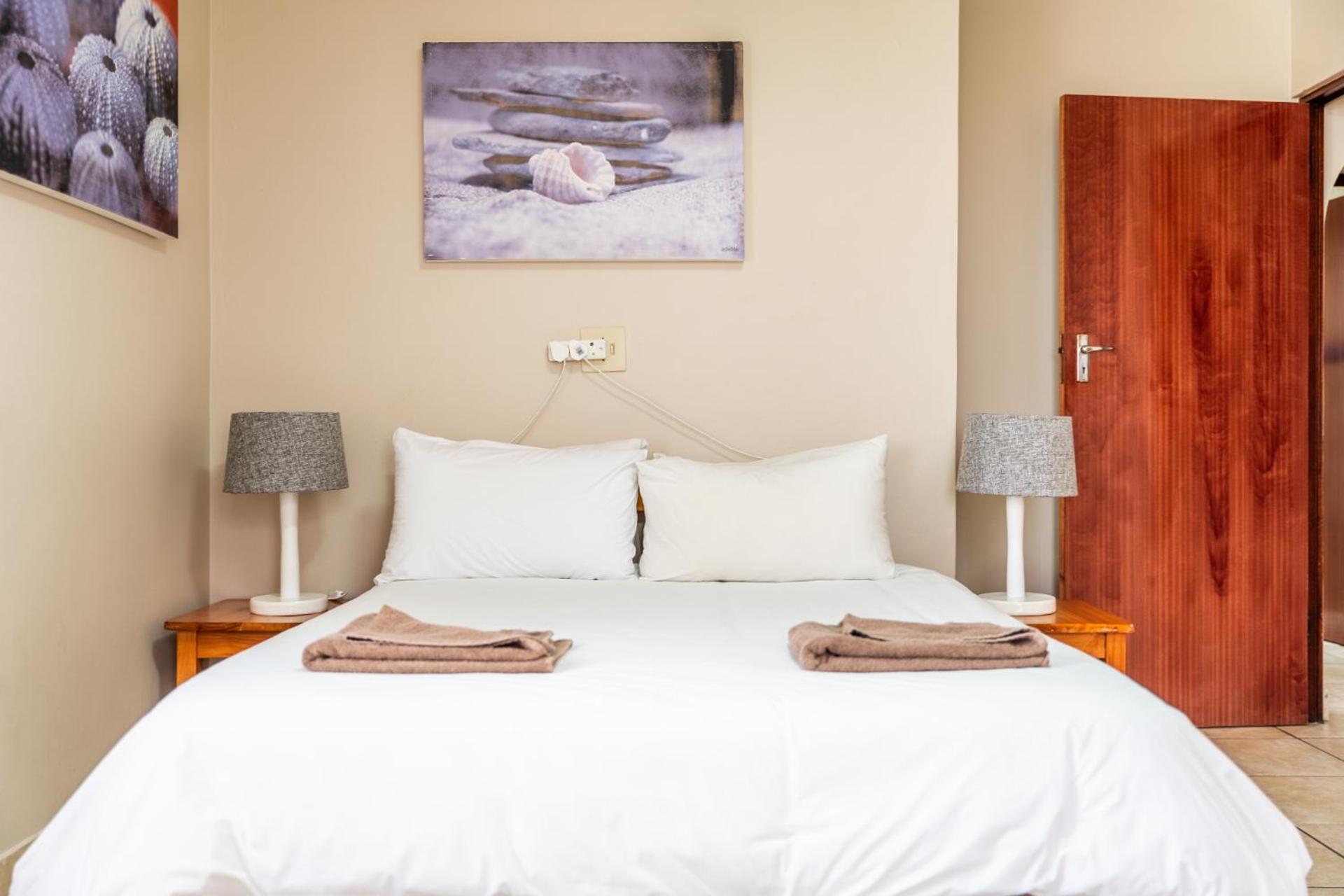 6 Sleeper Beach House (3 bedrooms)