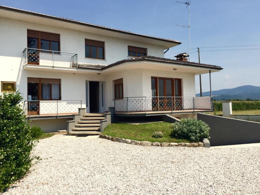Three-Bedroom House photo 3