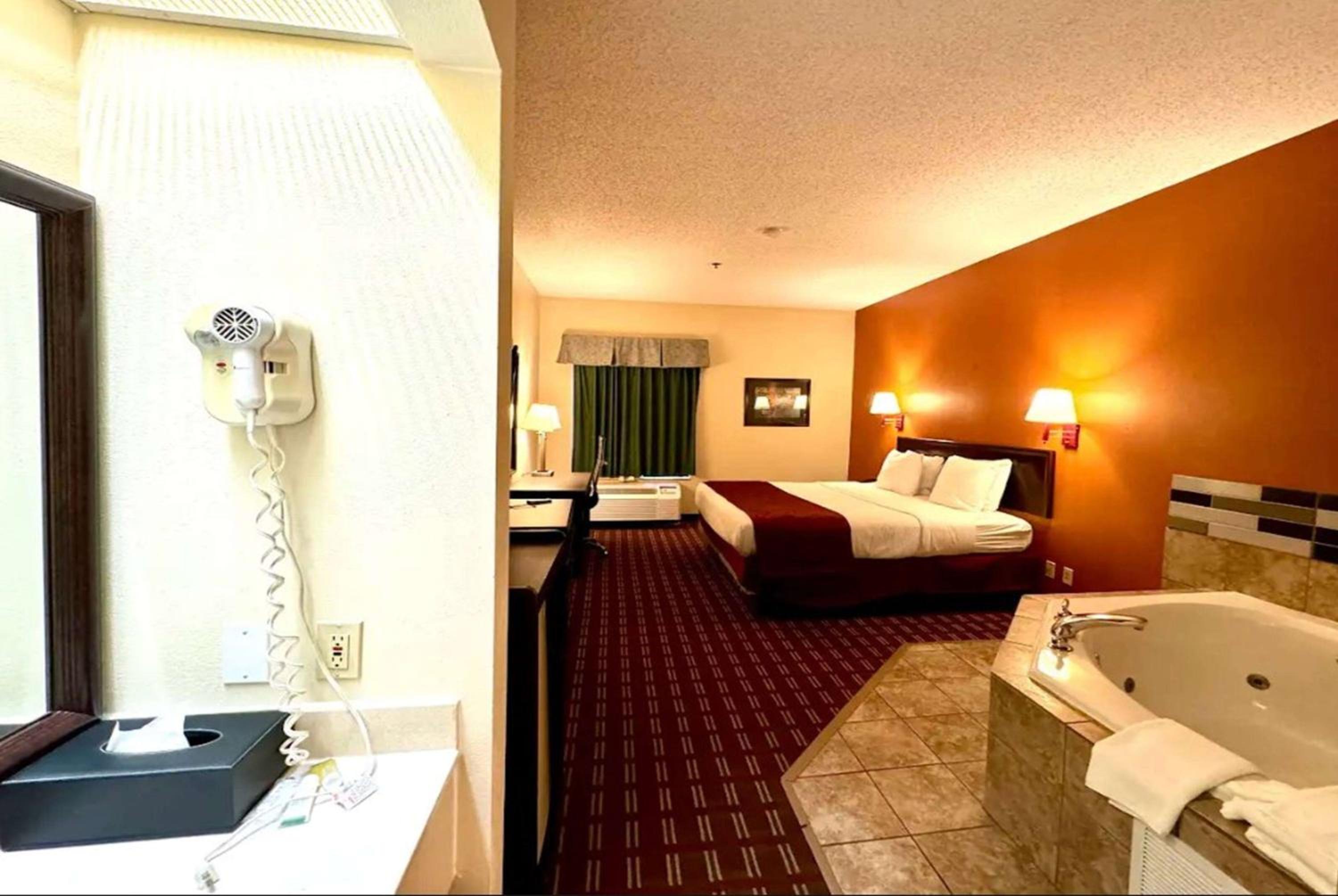Deluxe King Room - Non-Smoking - Photo 1
