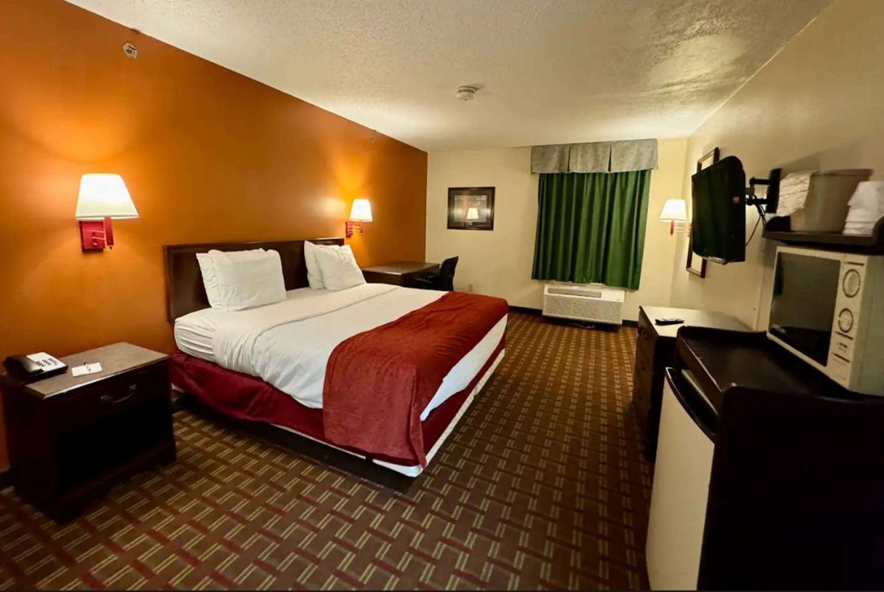 King Room - Non-Smoking - Photo 1
