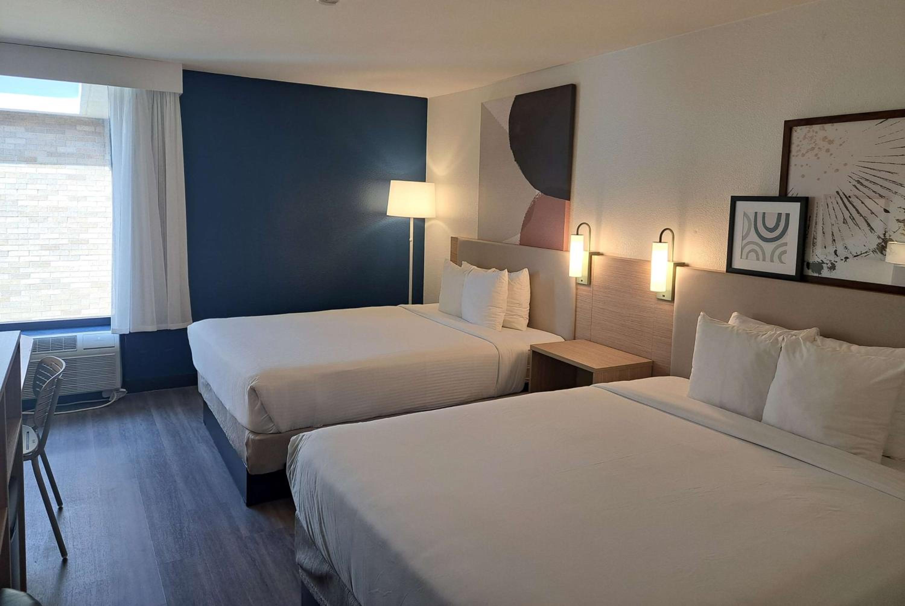Deluxe Queen Room With Two Queen Beds - Non-Smoking photo 1