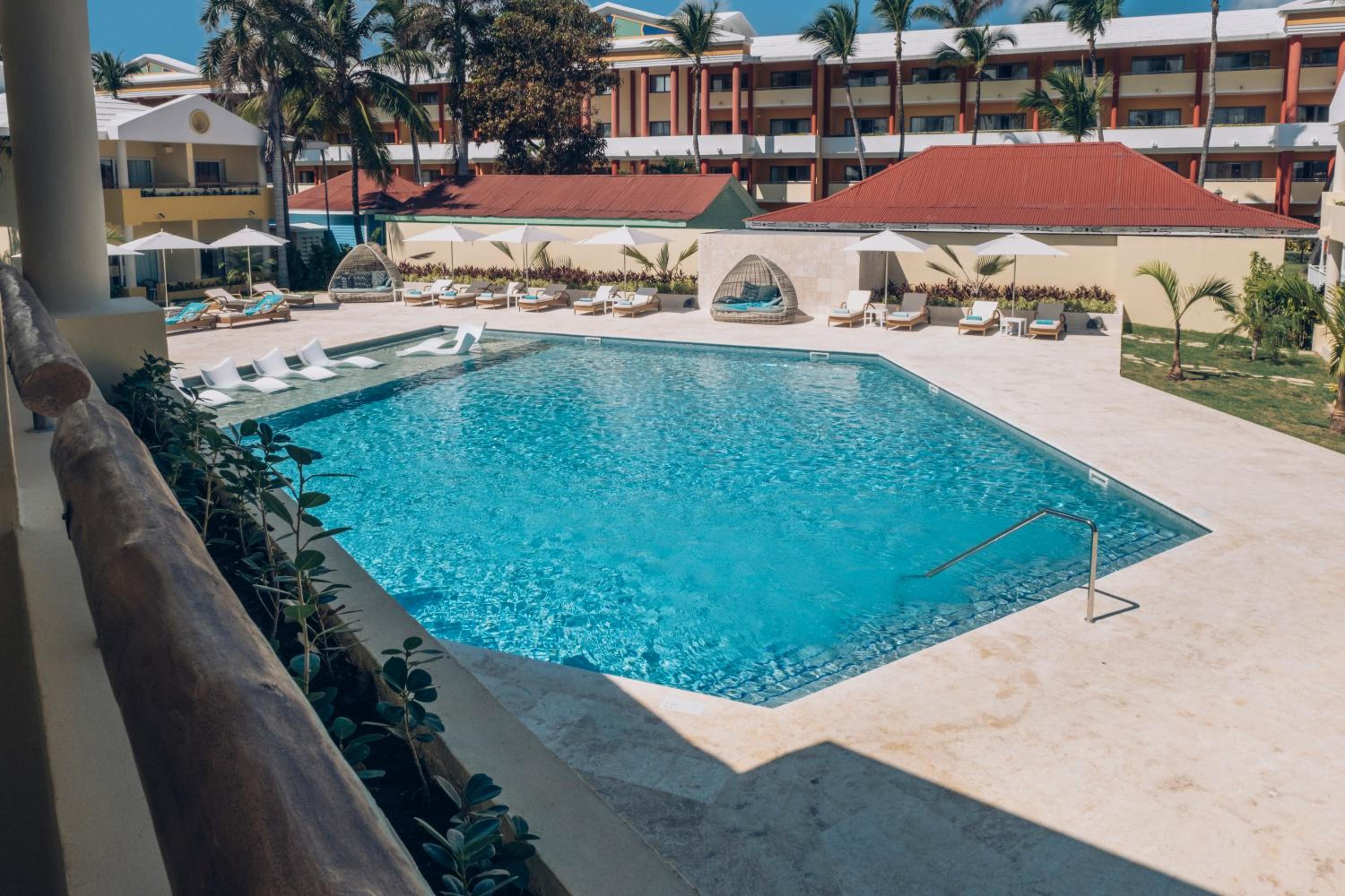 Junior Suite Pool Access