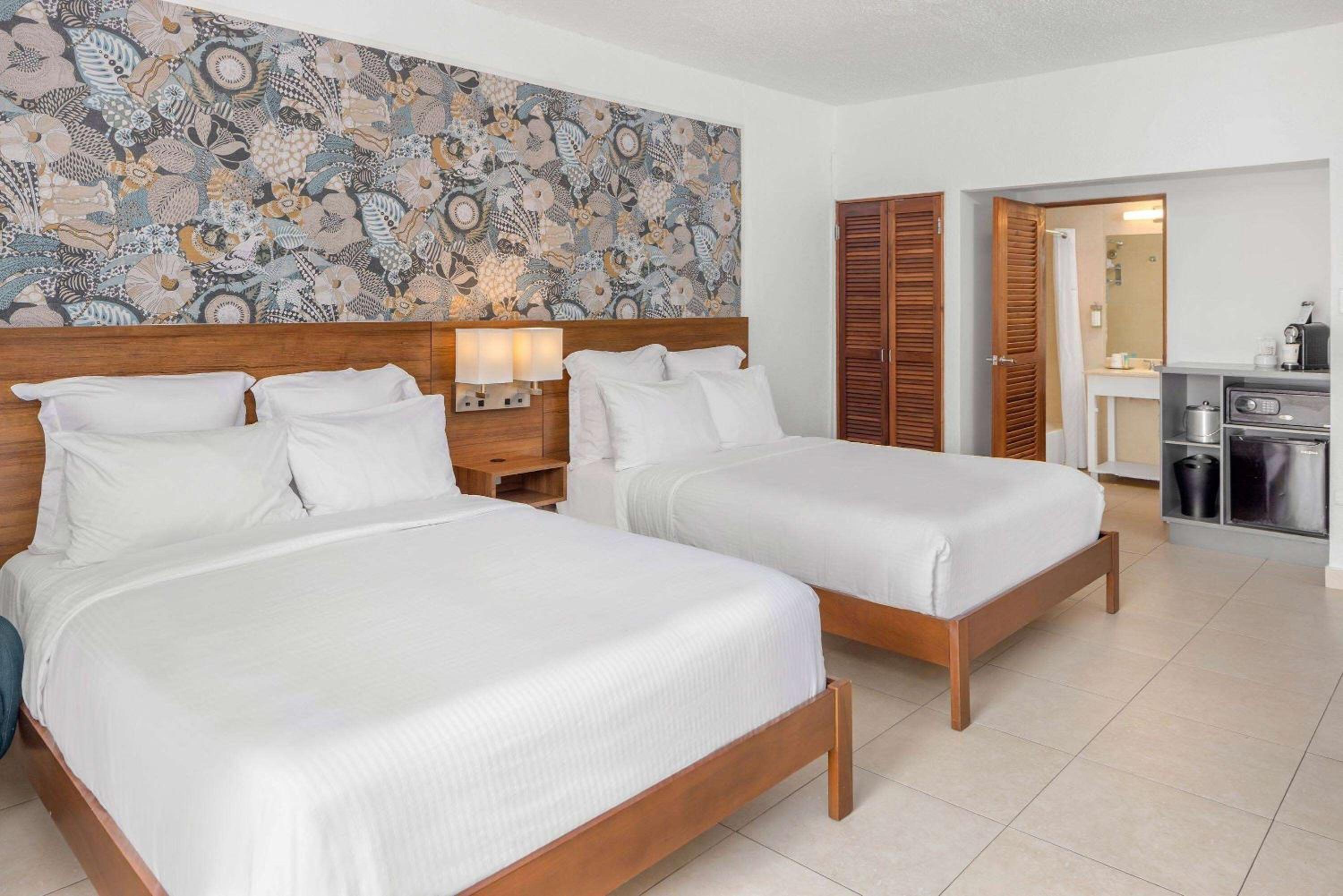Lagos Collection Queen Studio with Two Queen Beds and Resort View - Photo 1