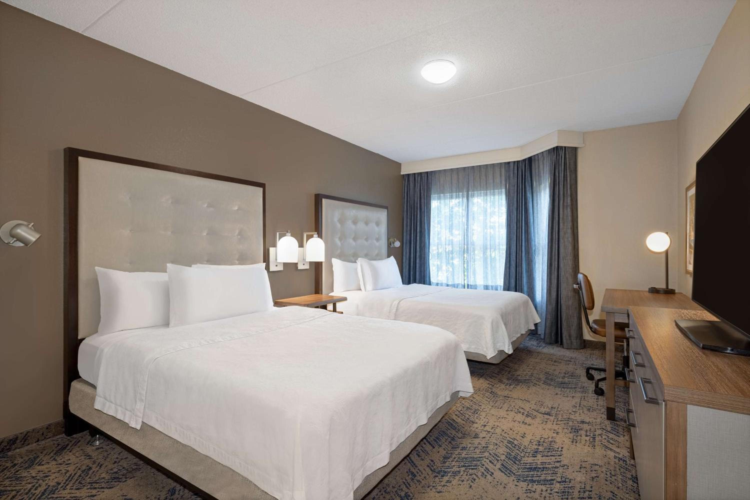 One-Bedroom Queen Suite with Two Queen Beds - Non-Smoking - Photo 7