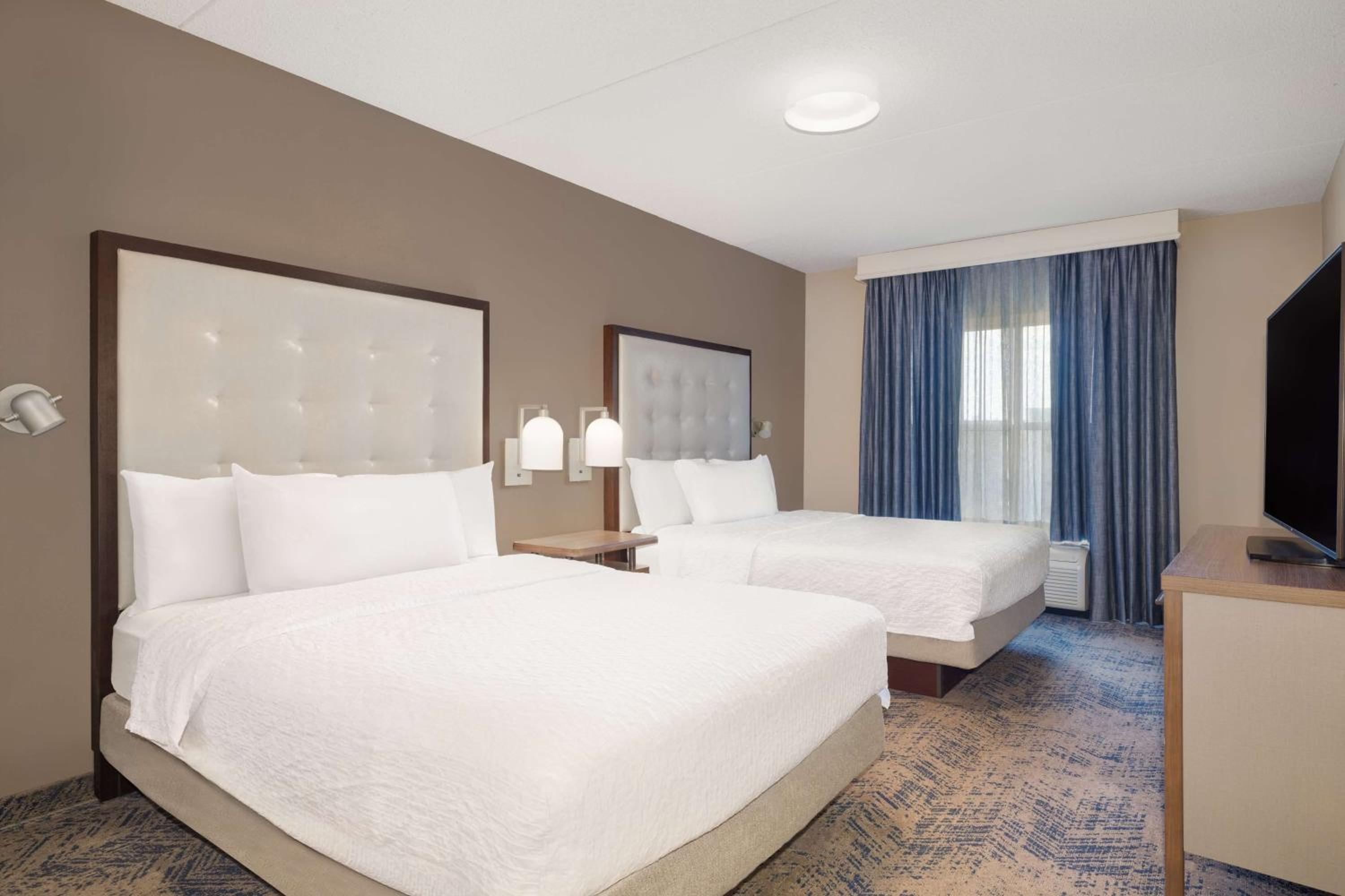 One-Bedroom Queen Suite with Two Queen Beds - Non-Smoking - Photo 5