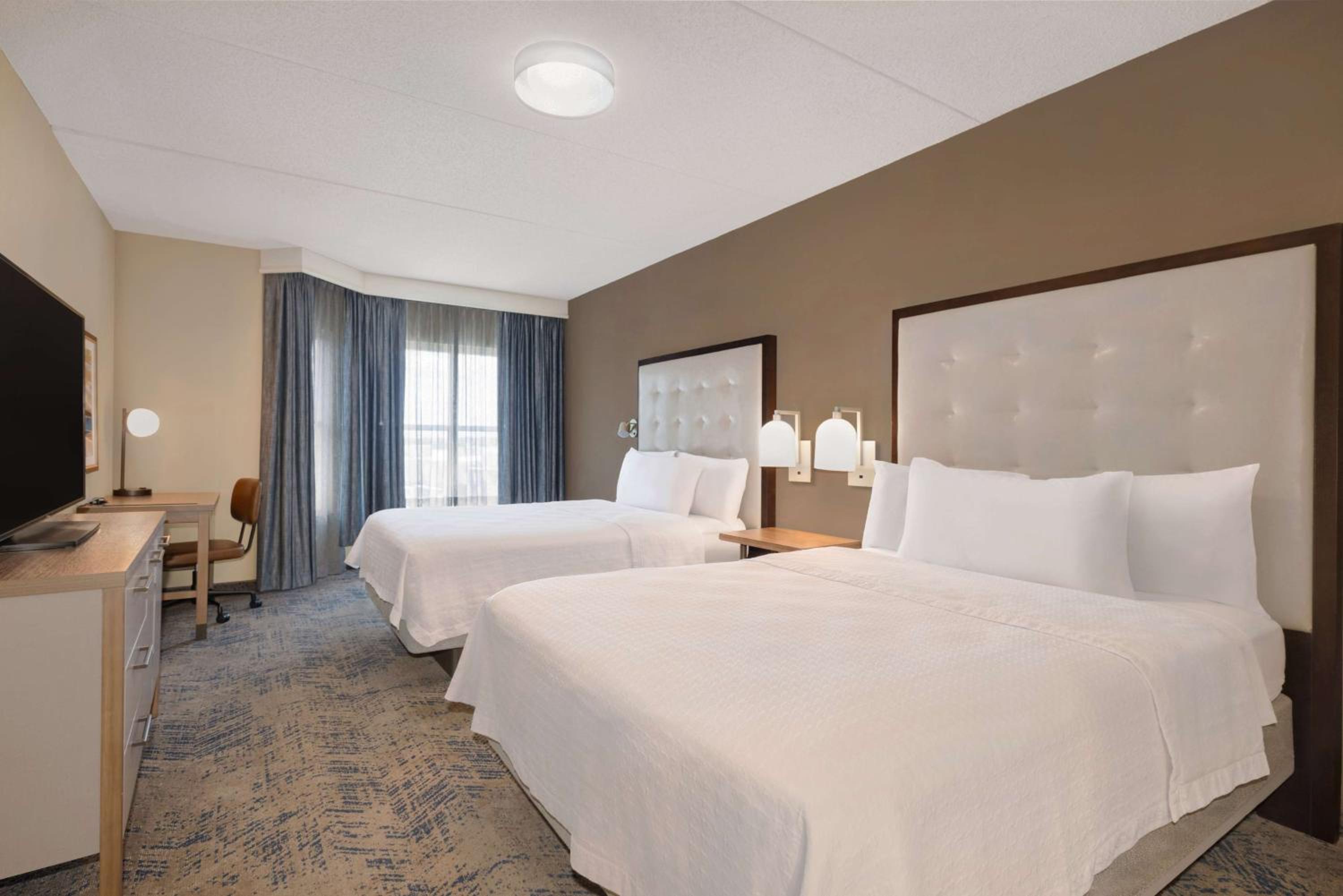 One-Bedroom Queen Suite with Two Queen Beds - Non-Smoking - Photo 9