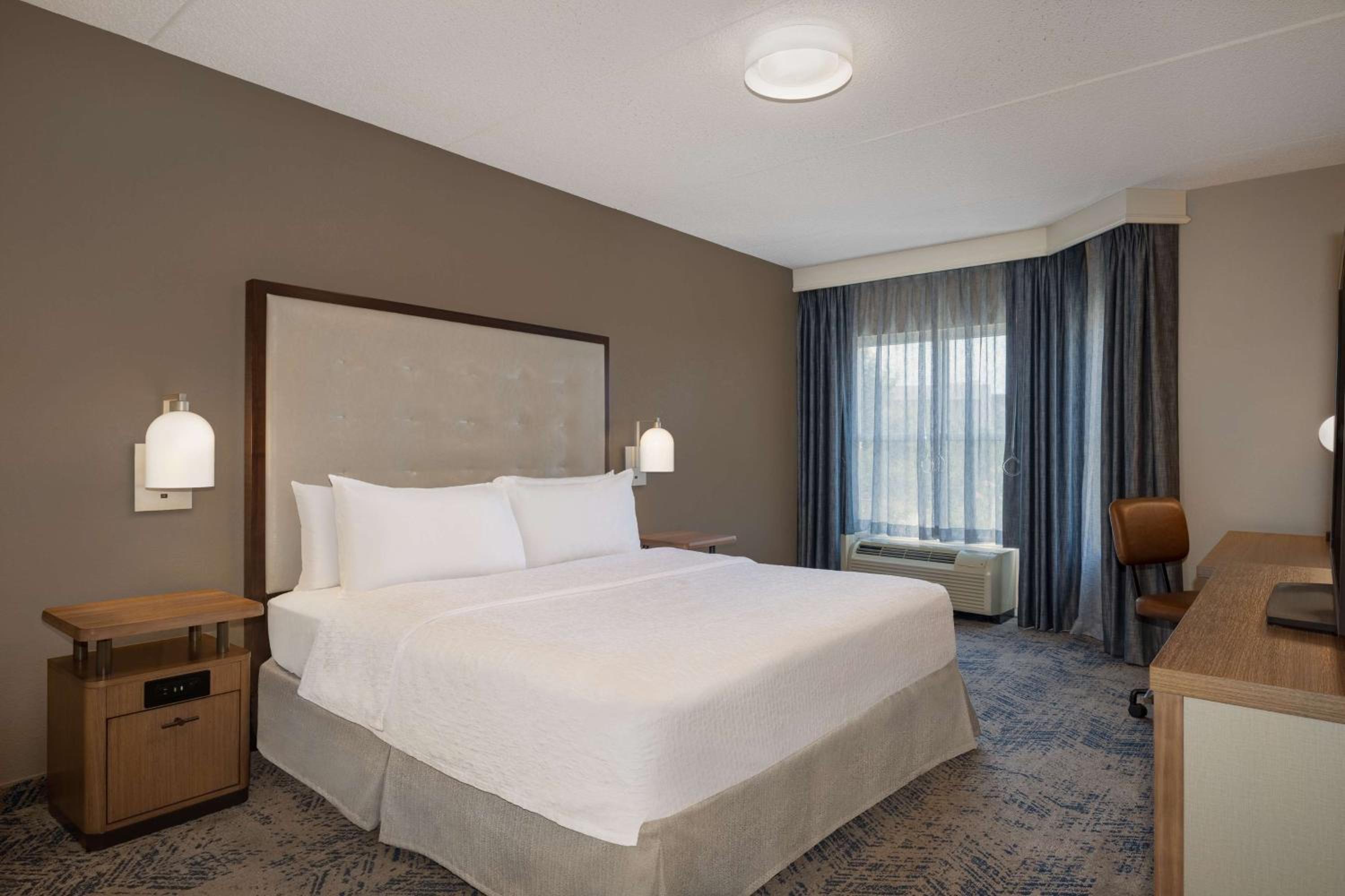 One-Bedroom King Suite - Non-Smoking - Photo 8