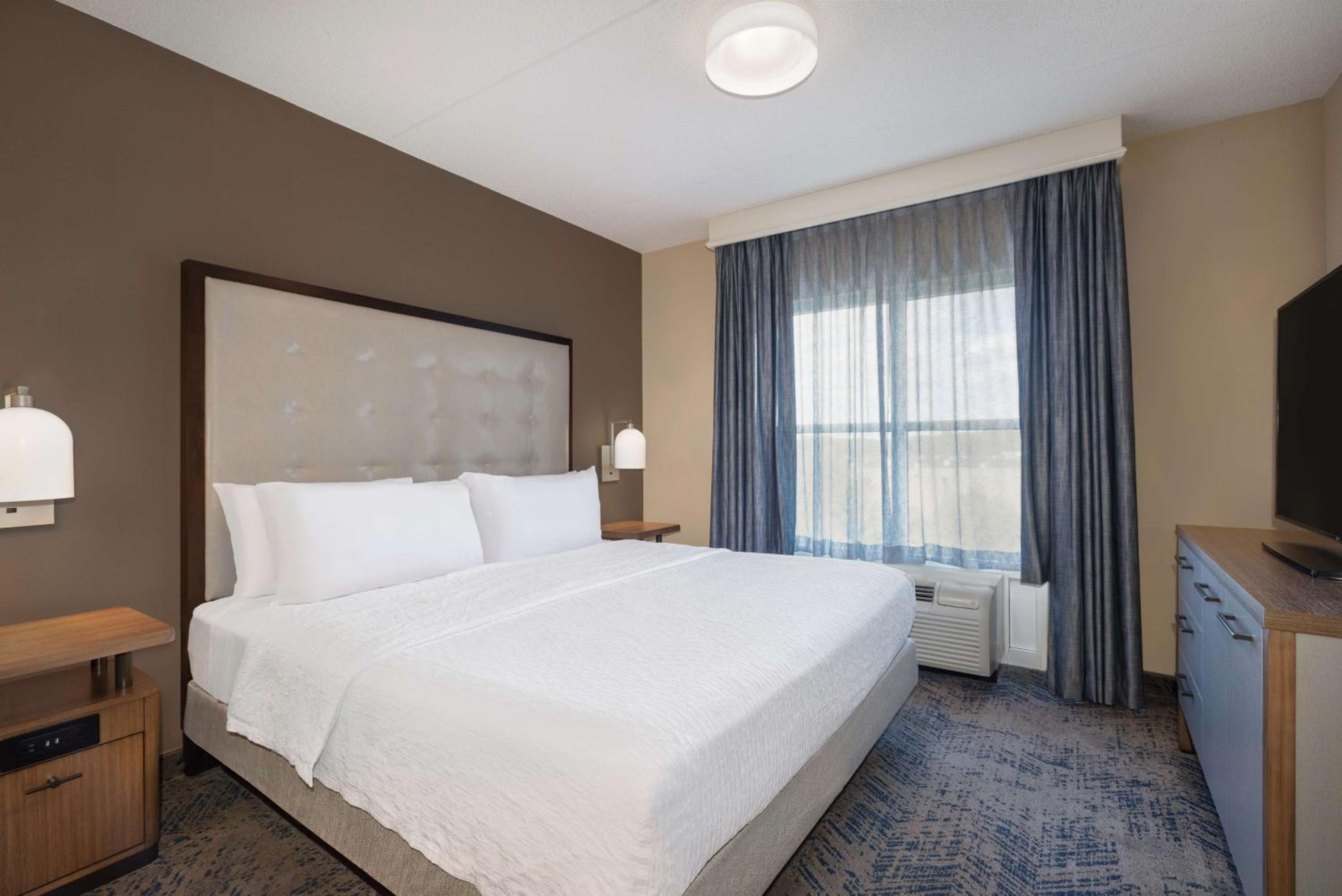 One-Bedroom King Suite - Non-Smoking - Photo 13