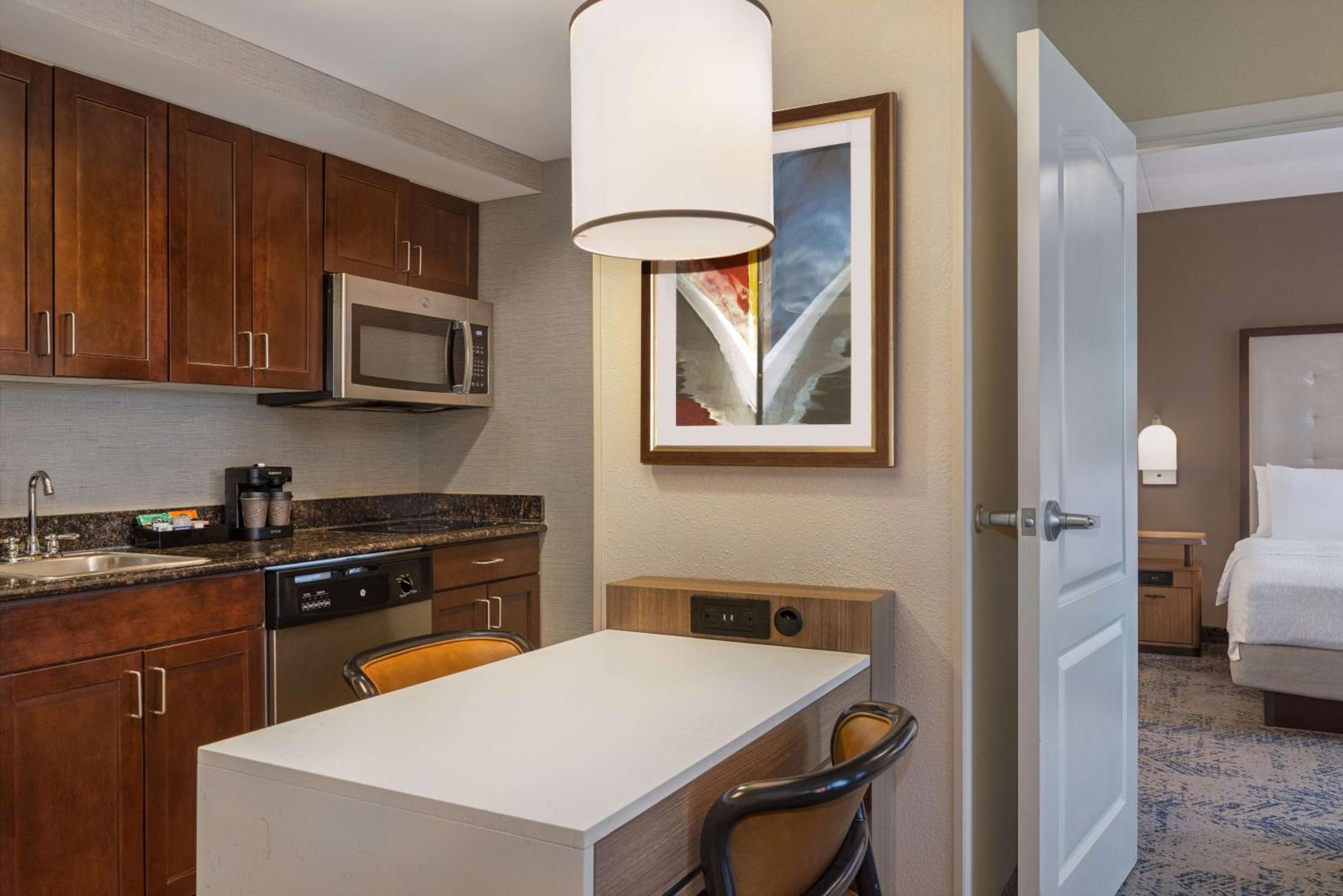 One-Bedroom King Suite - Non-Smoking - Photo 3
