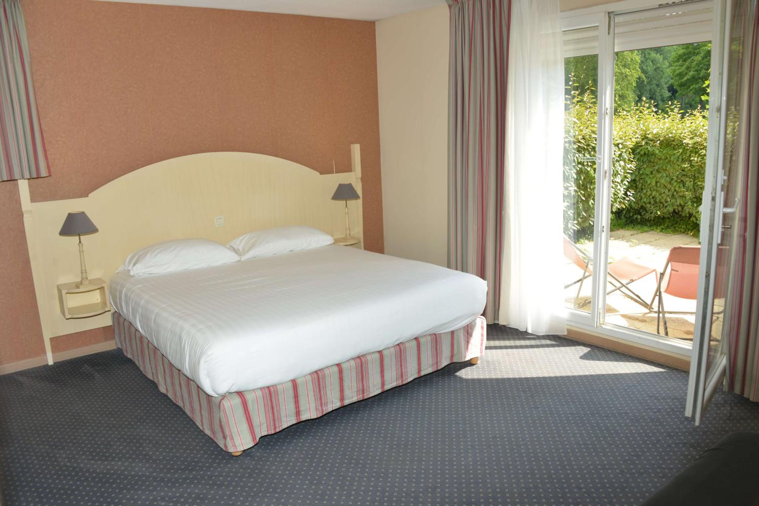 Twin Room with Sofa Bed - Non-Smoking - Photo 17