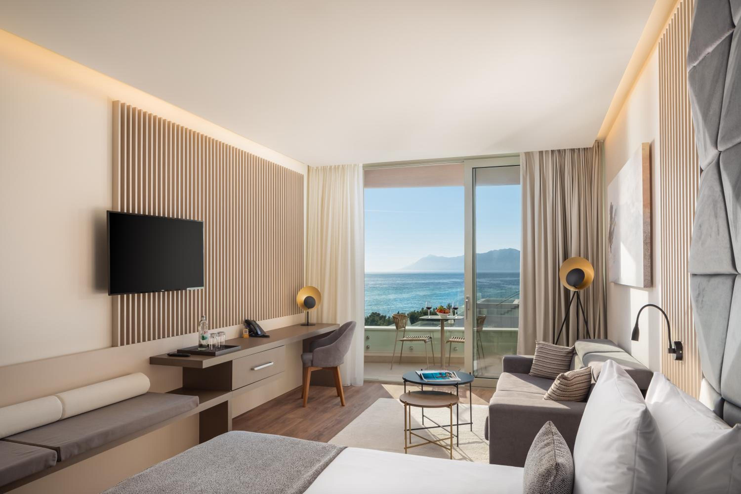  Deluxe Room with balcony and Partial Sea View - Photo 8