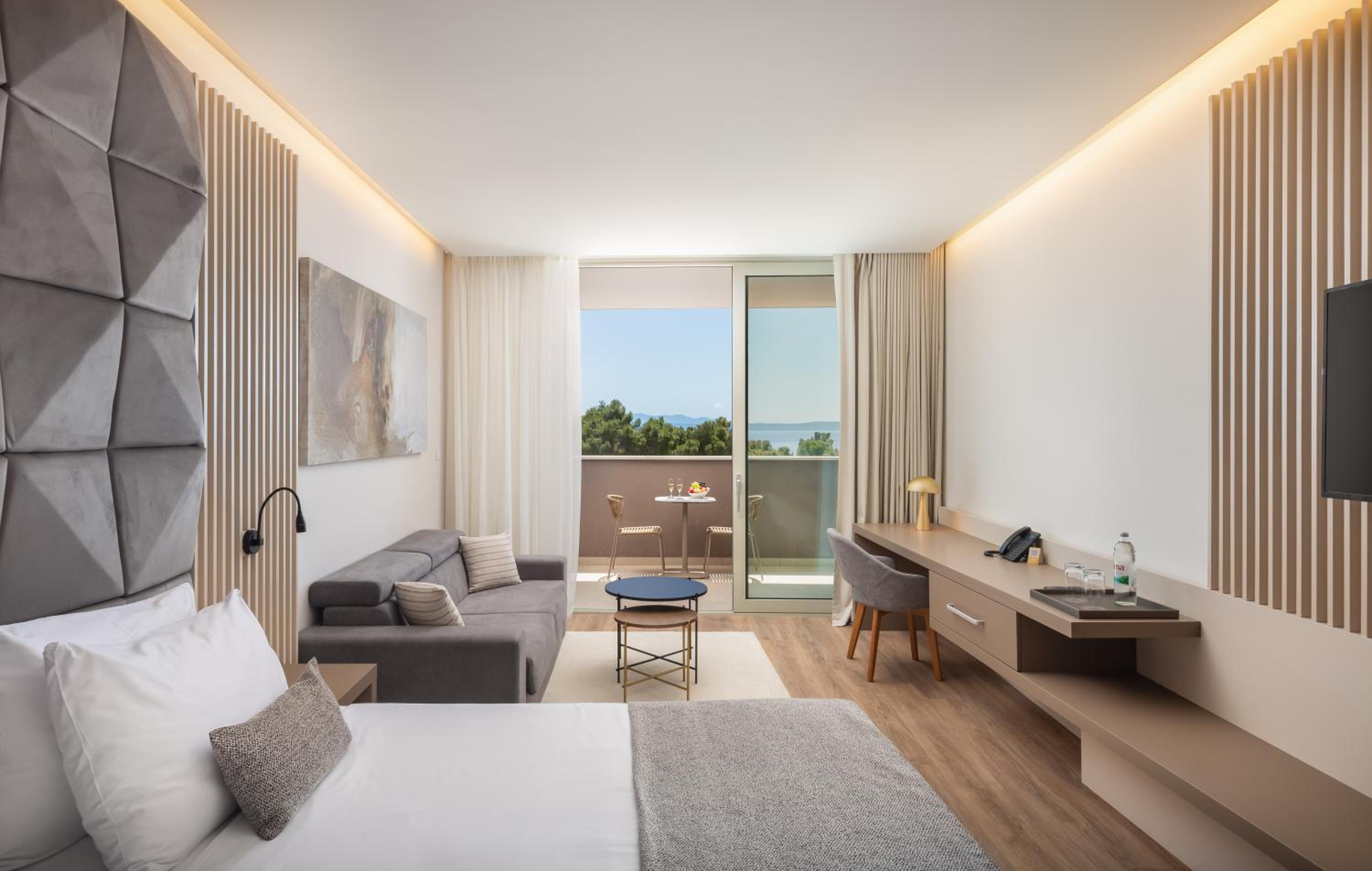  Deluxe Room with balcony and Partial Sea View - Photo 1