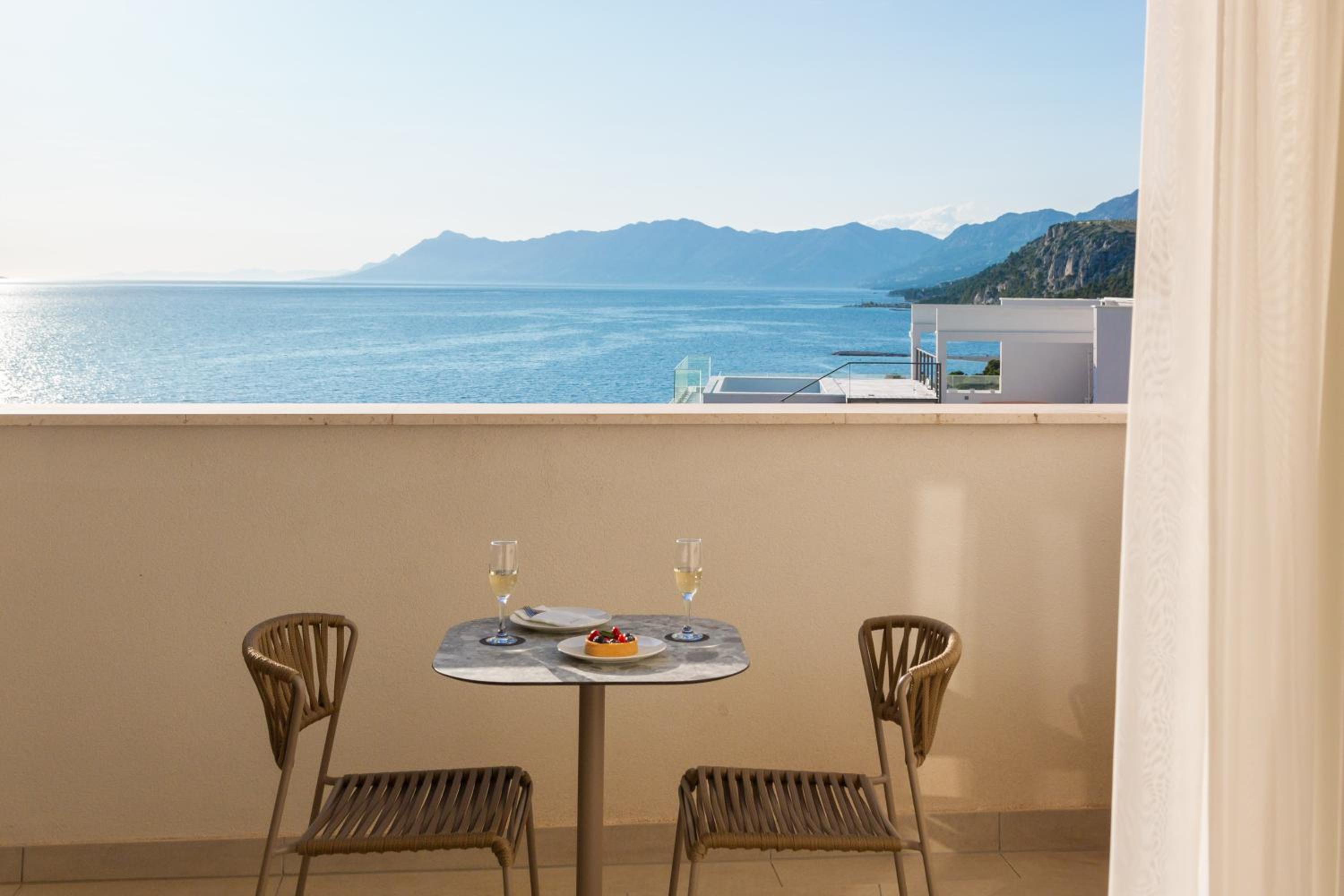  Deluxe Room with balcony and Partial Sea View - Photo 21