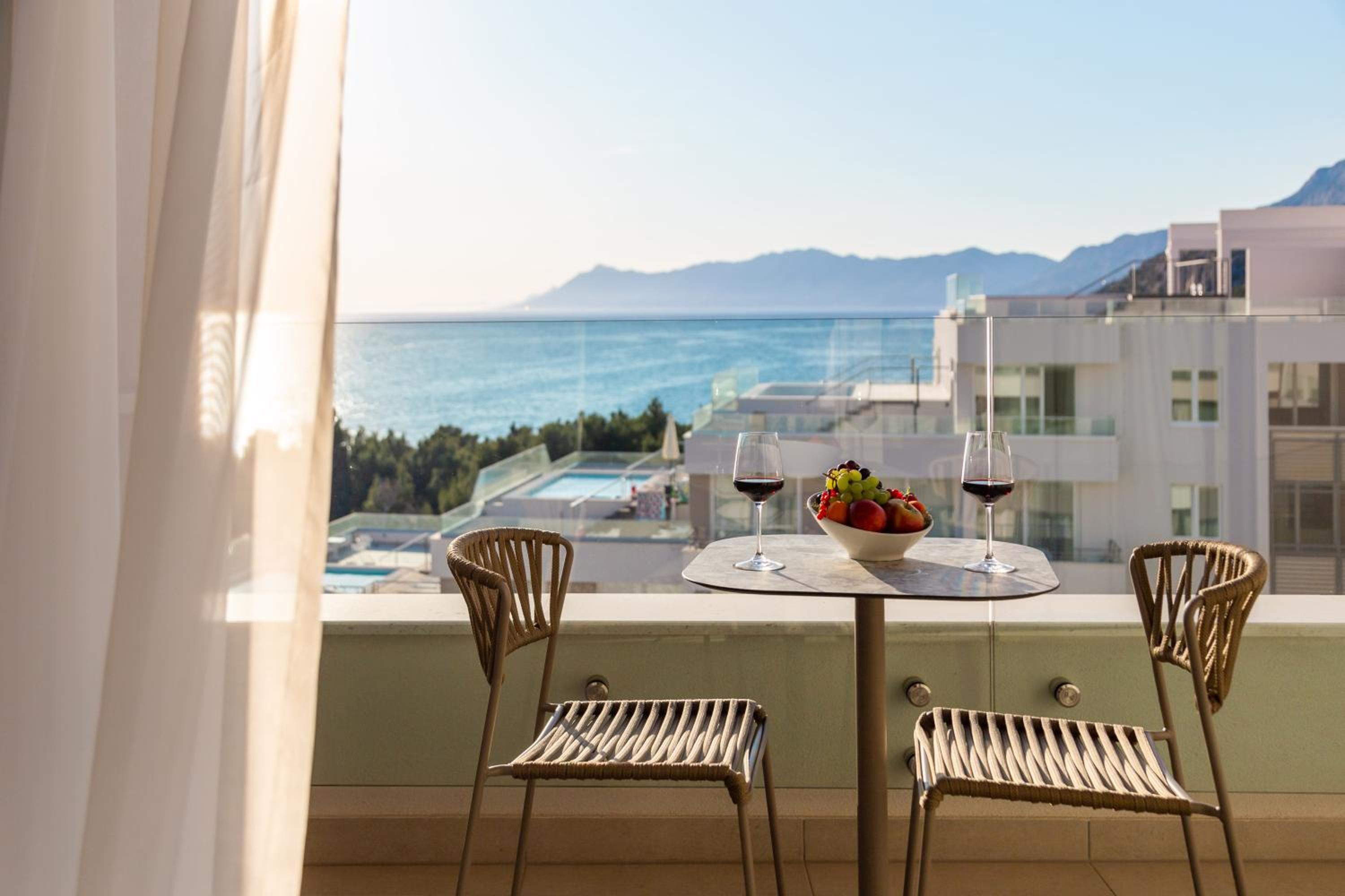  Deluxe Room with balcony and Partial Sea View - Photo 17