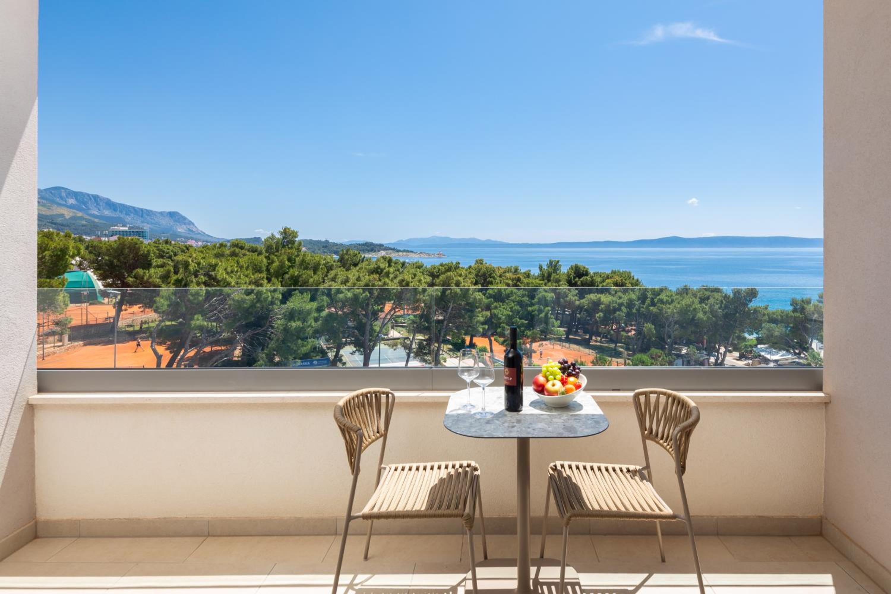  Deluxe Room with balcony and Partial Sea View - Photo 16