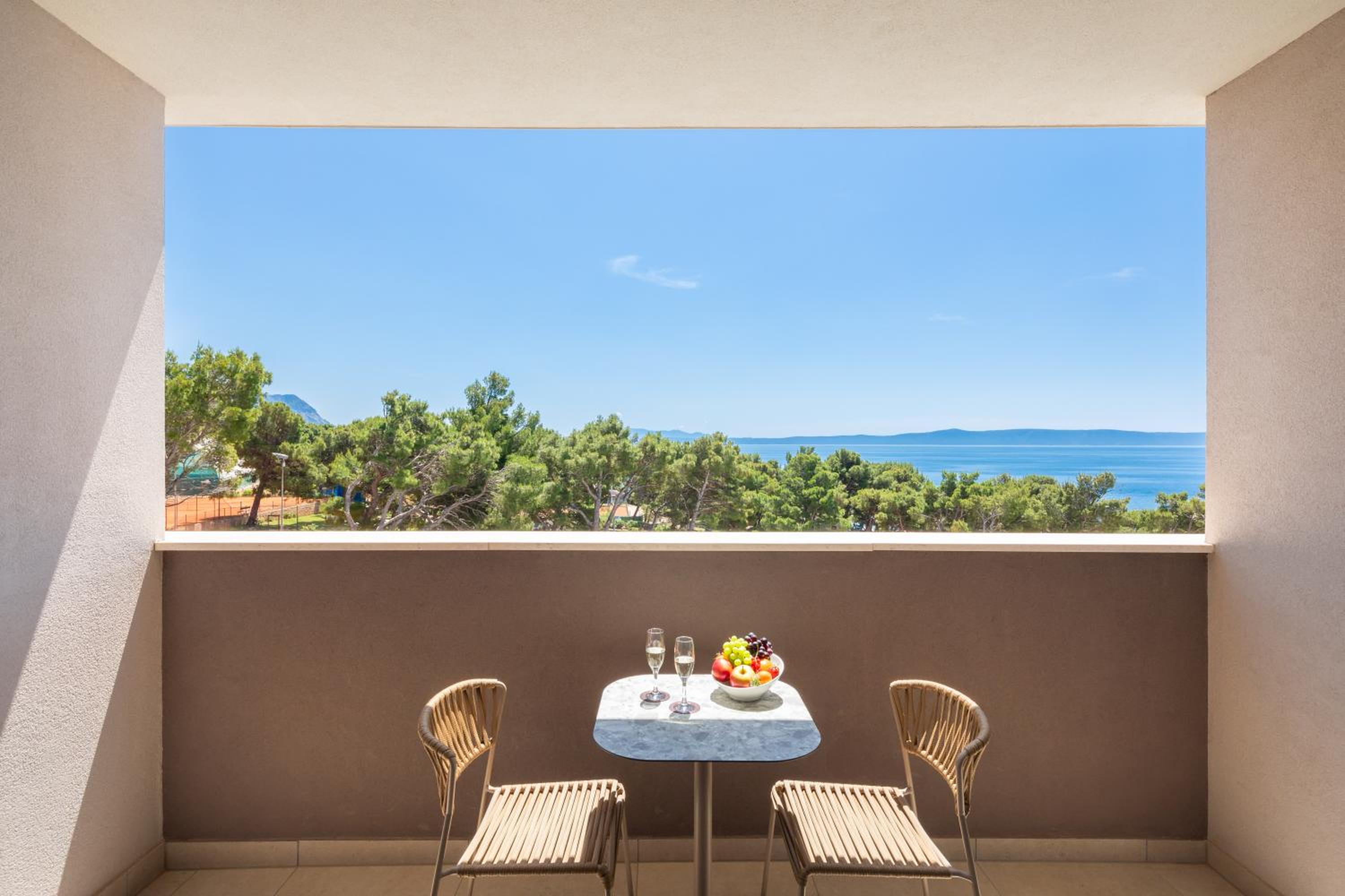  Deluxe Room with balcony and Partial Sea View - Photo 9