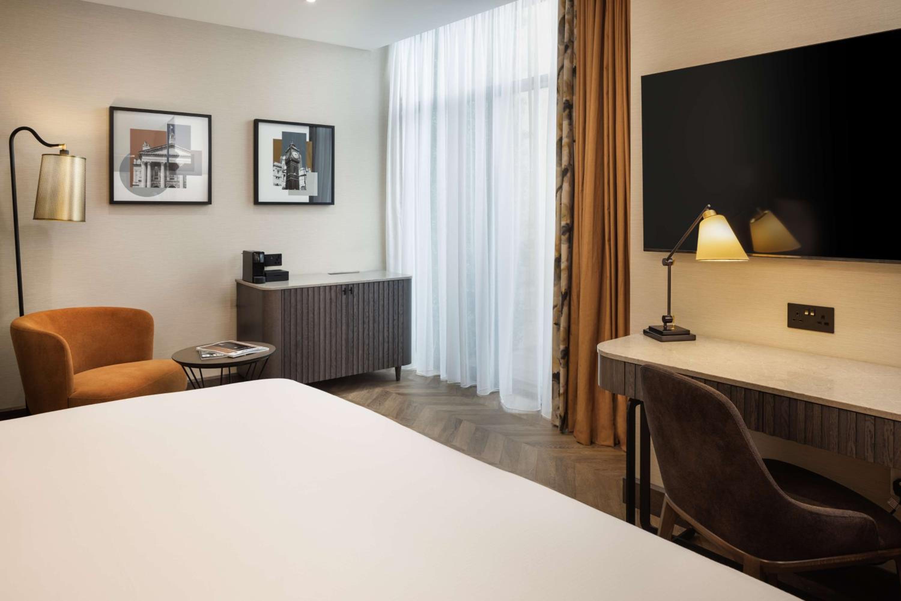 Deluxe King Room
