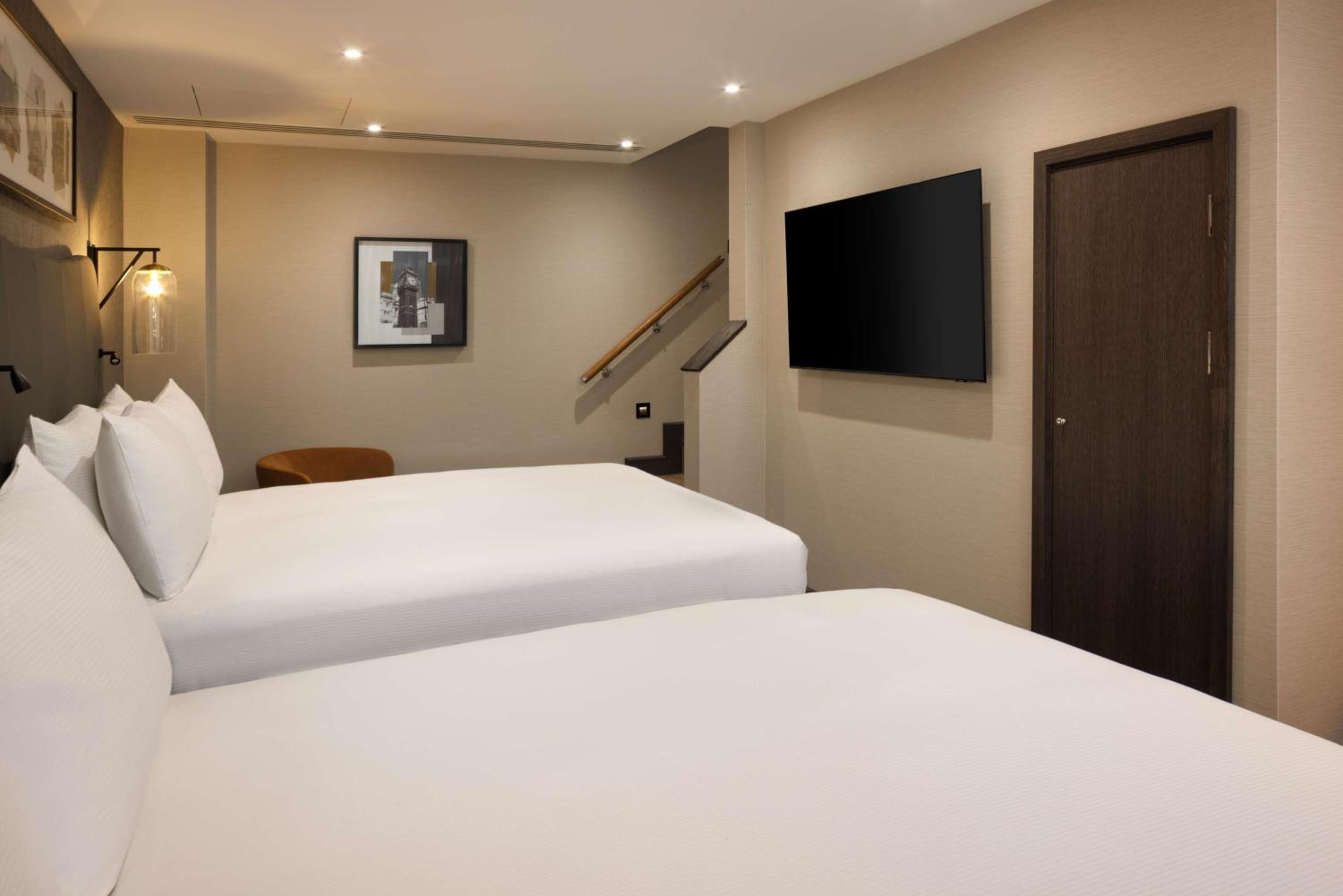 Duplex Suite with Two Double Beds and Sofa Bed thumbnail 6