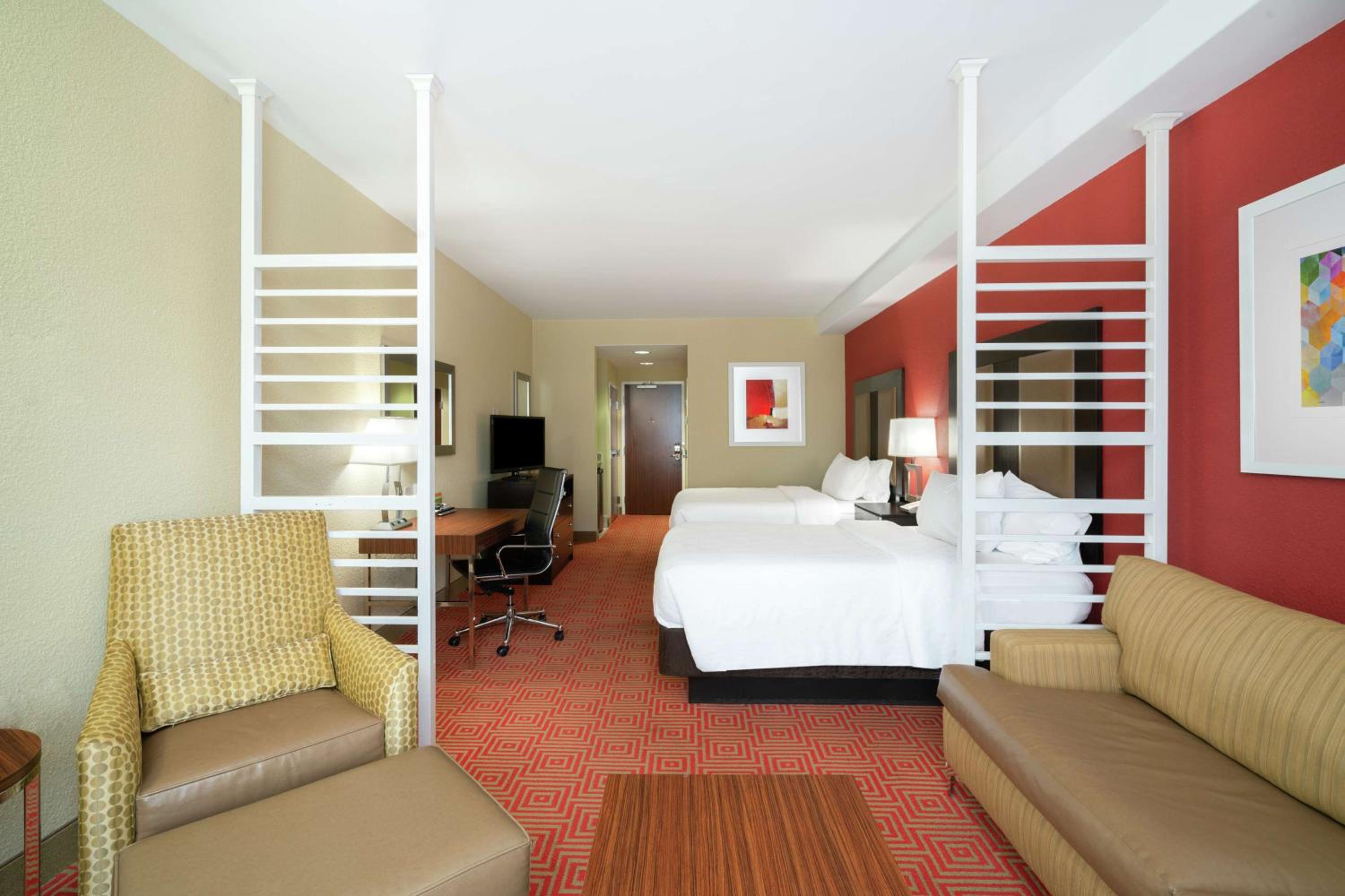 Deluxe Queen Room with Two Queen Beds and Sofa Bed - Photo 2
