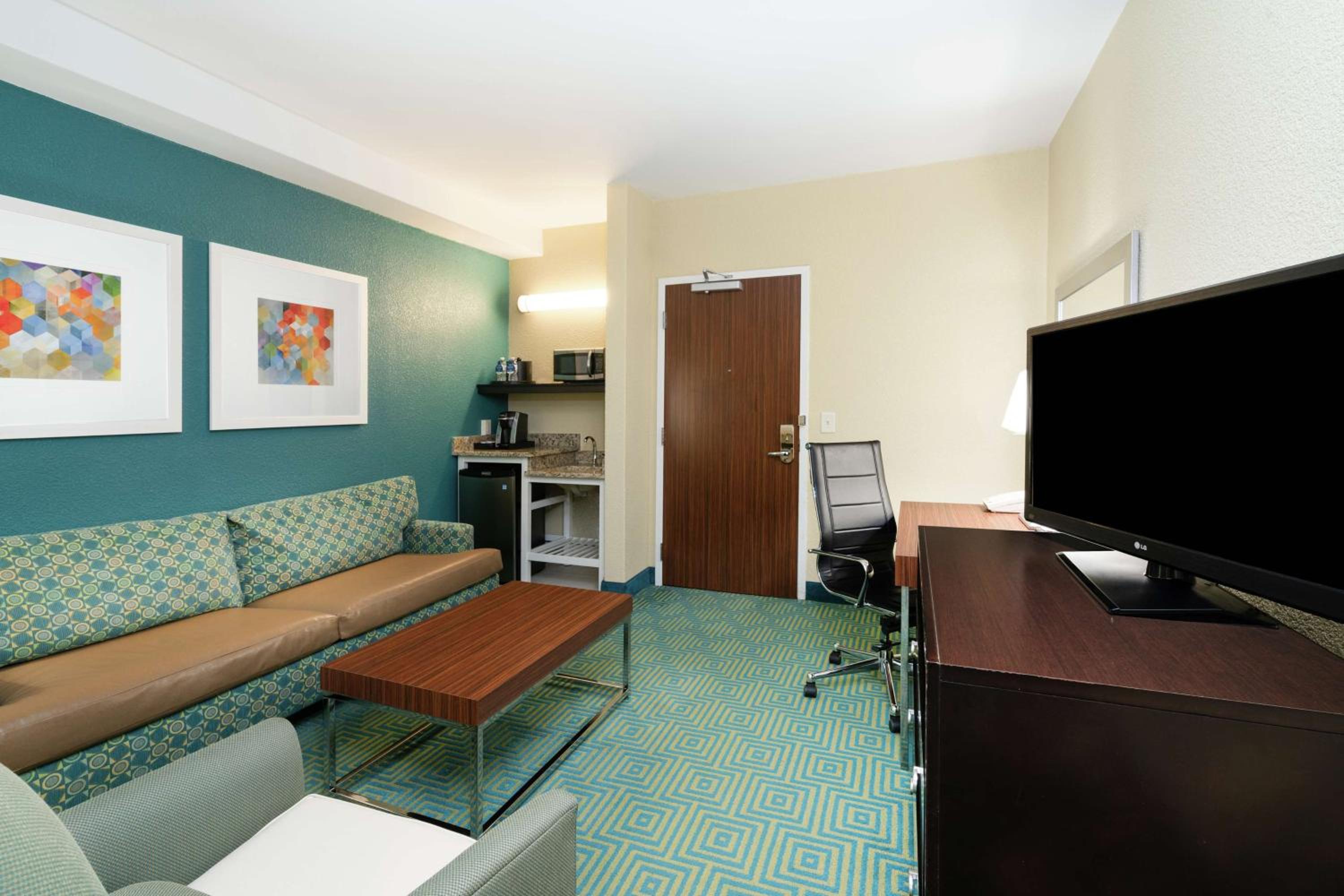 One-Bedroom King Suite - Photo 1