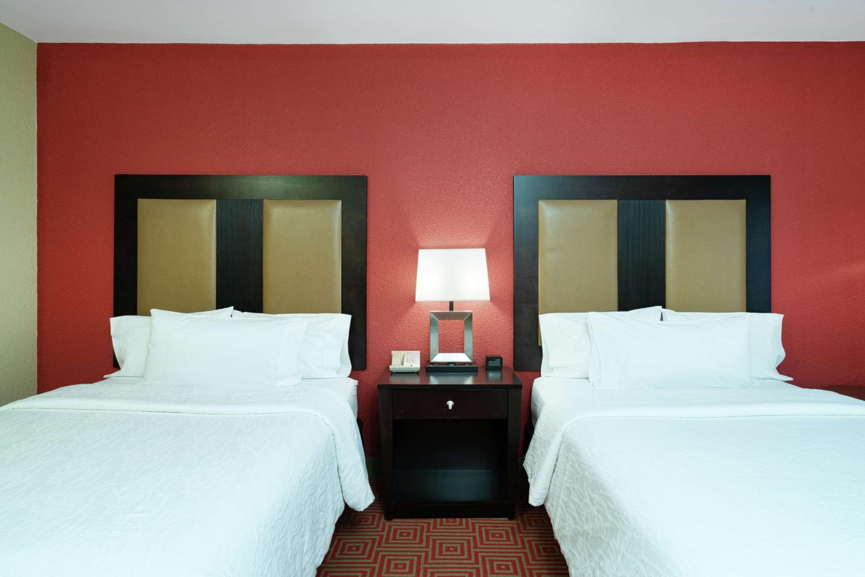 Queen Room with Two Queen Beds - Photo 2