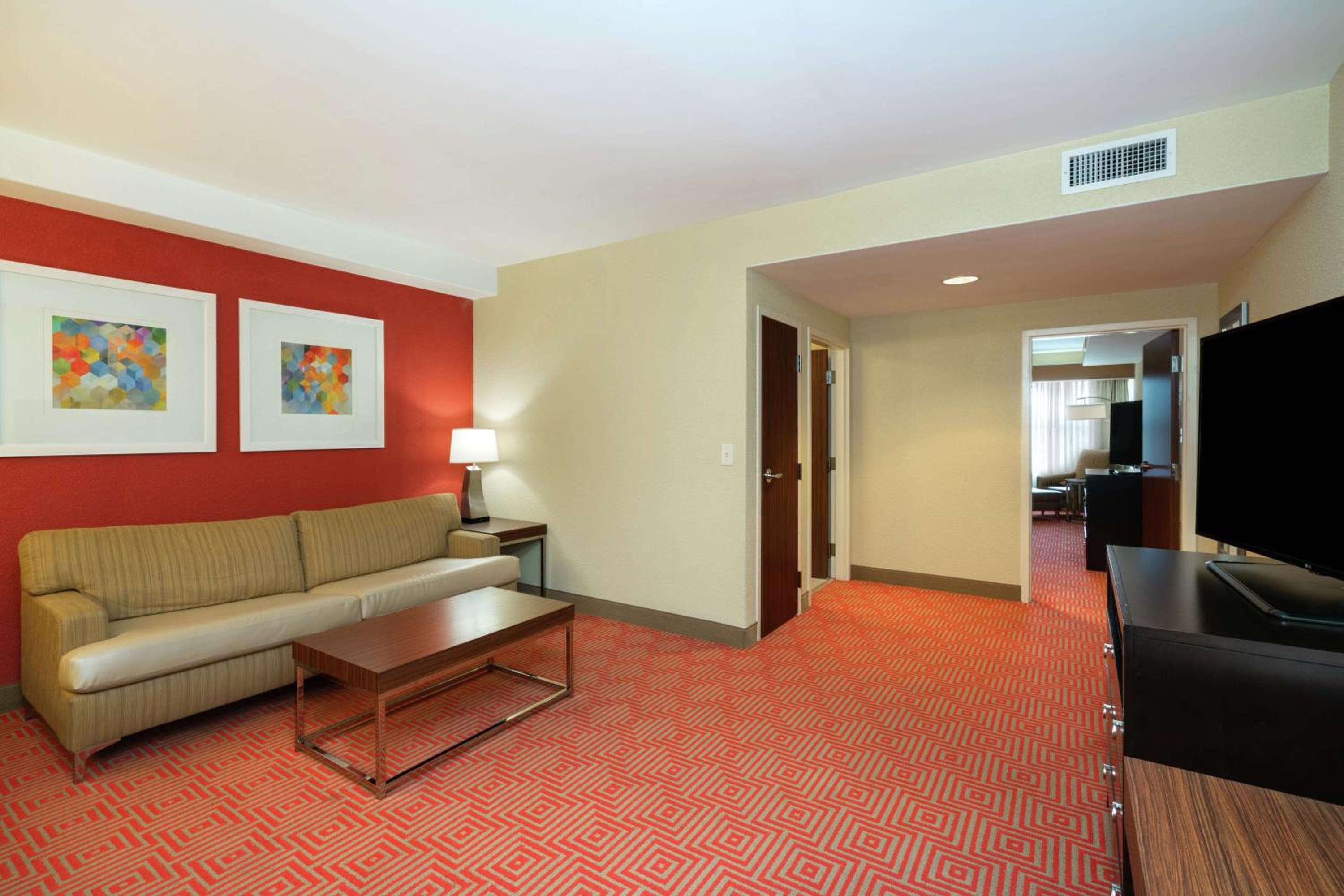 One-Bedroom Queen Suite with Sofa Bed - Photo 3