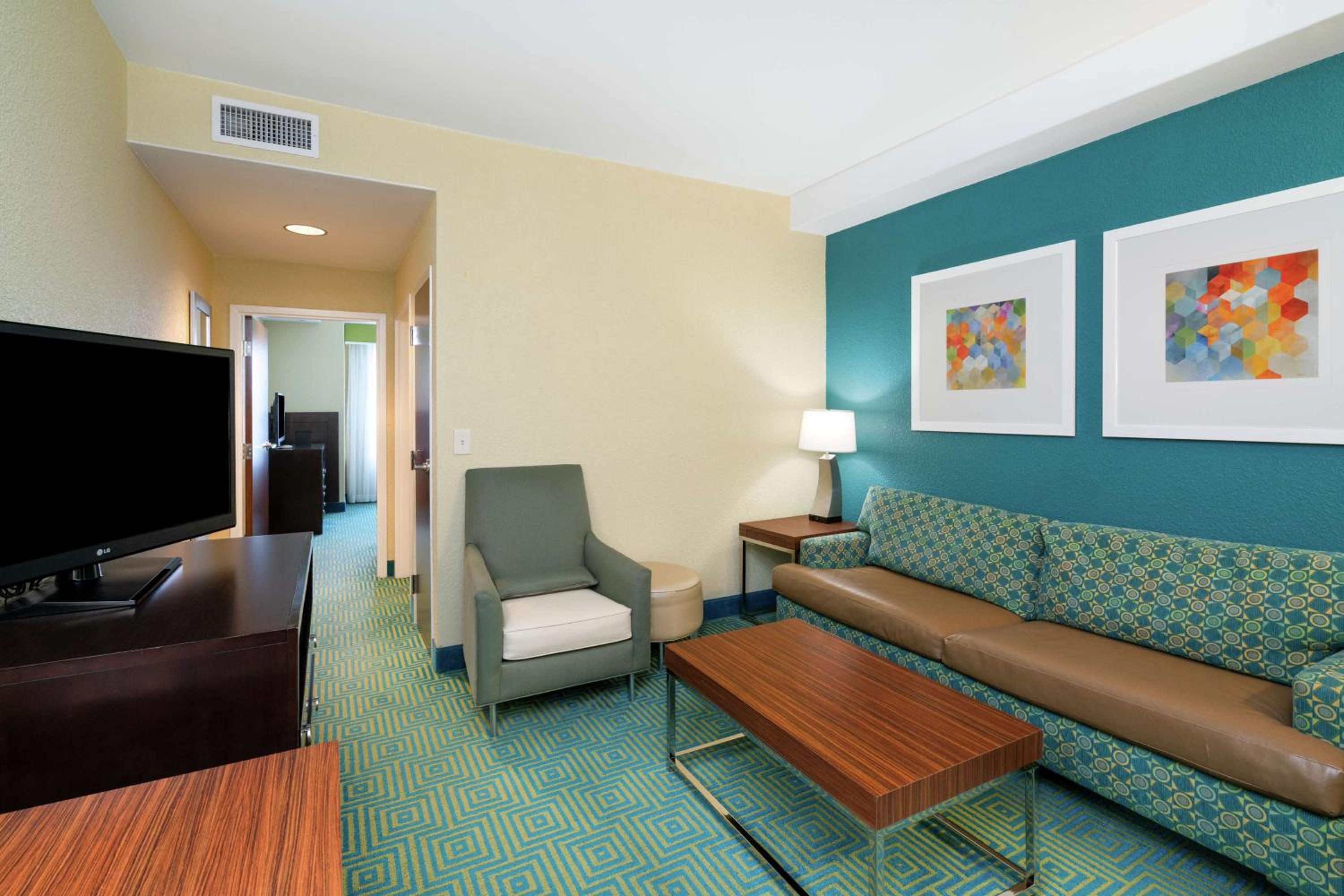 One-Bedroom King Suite - Photo 2