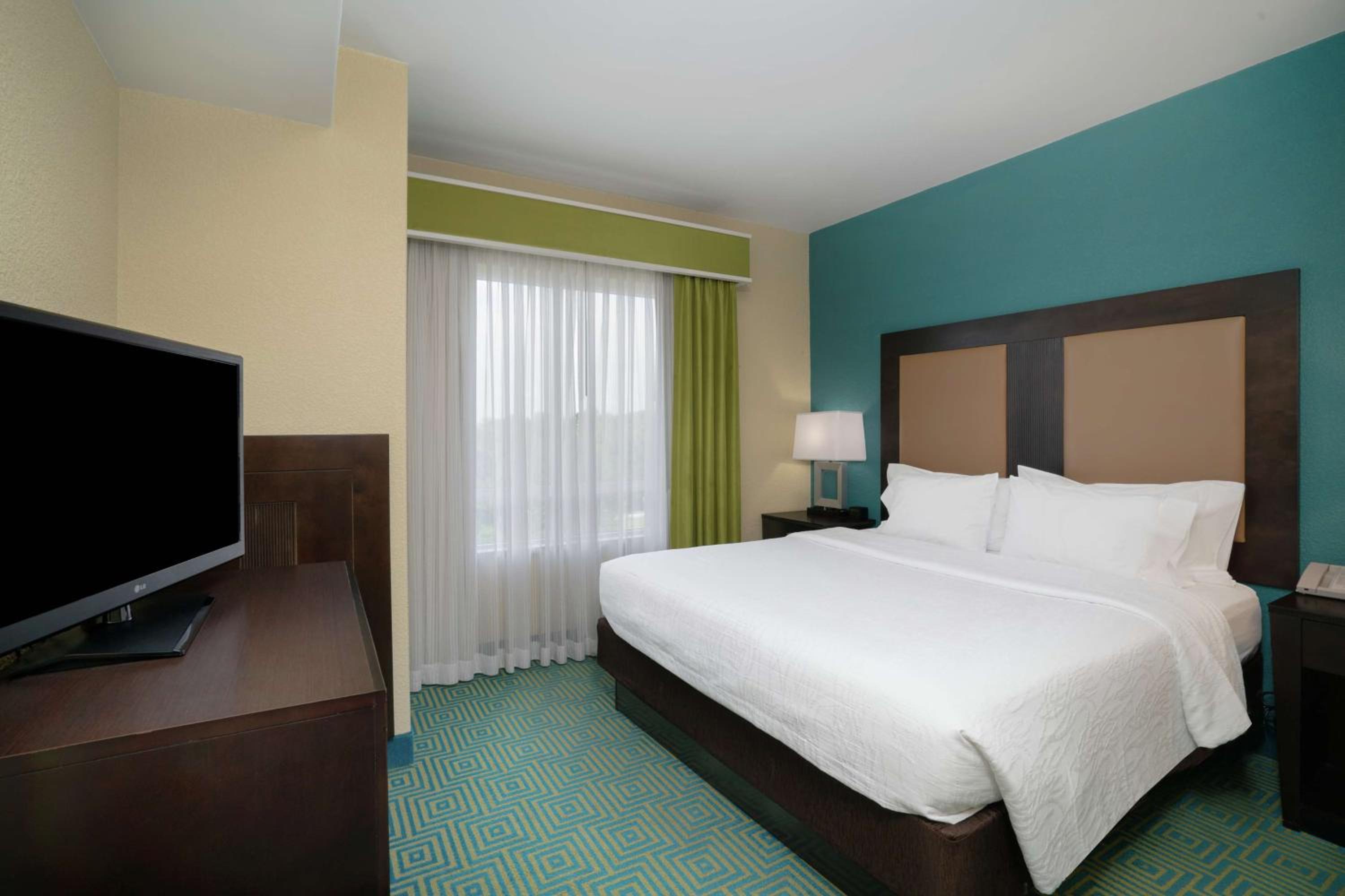 One-Bedroom King Suite - Photo 3