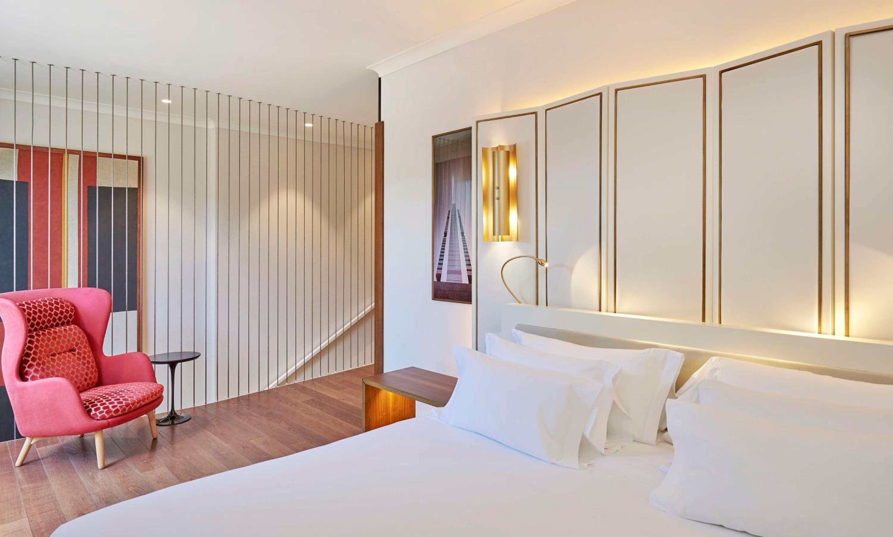 Junior Suite with View and Terrace with Extra Bed (2 Adults + 1 Child) thumbnail 5