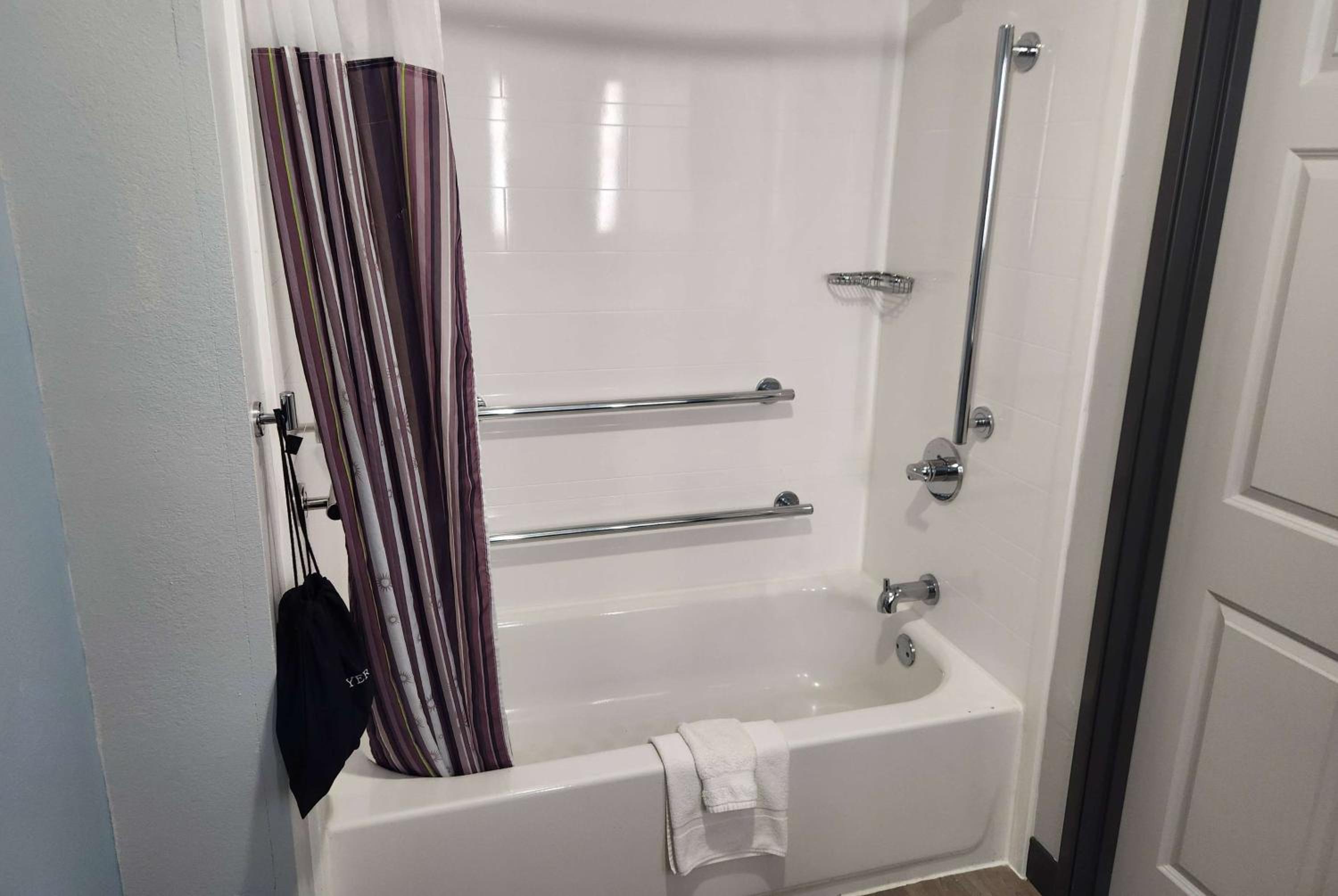 Executive King Room - Disability Access photo 2