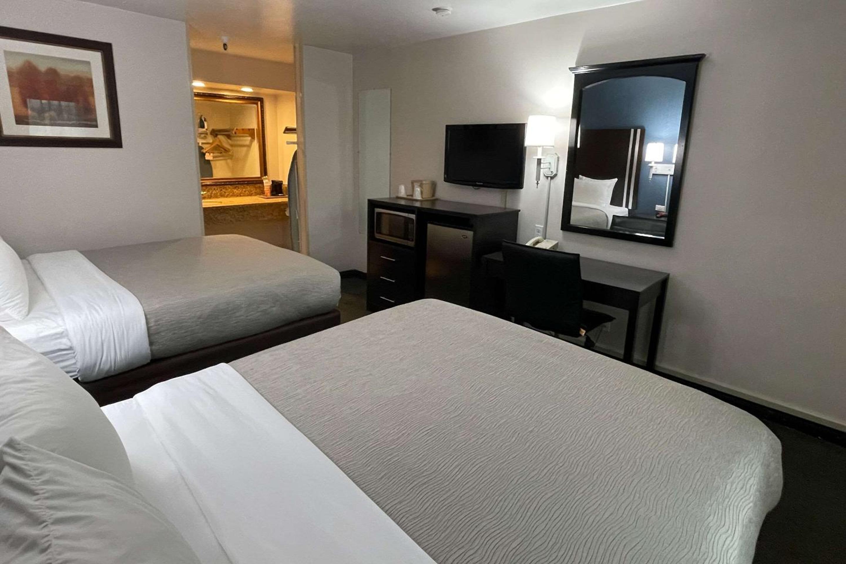 Standard Room, 2 Double Beds, Non Smoking - Photo 2