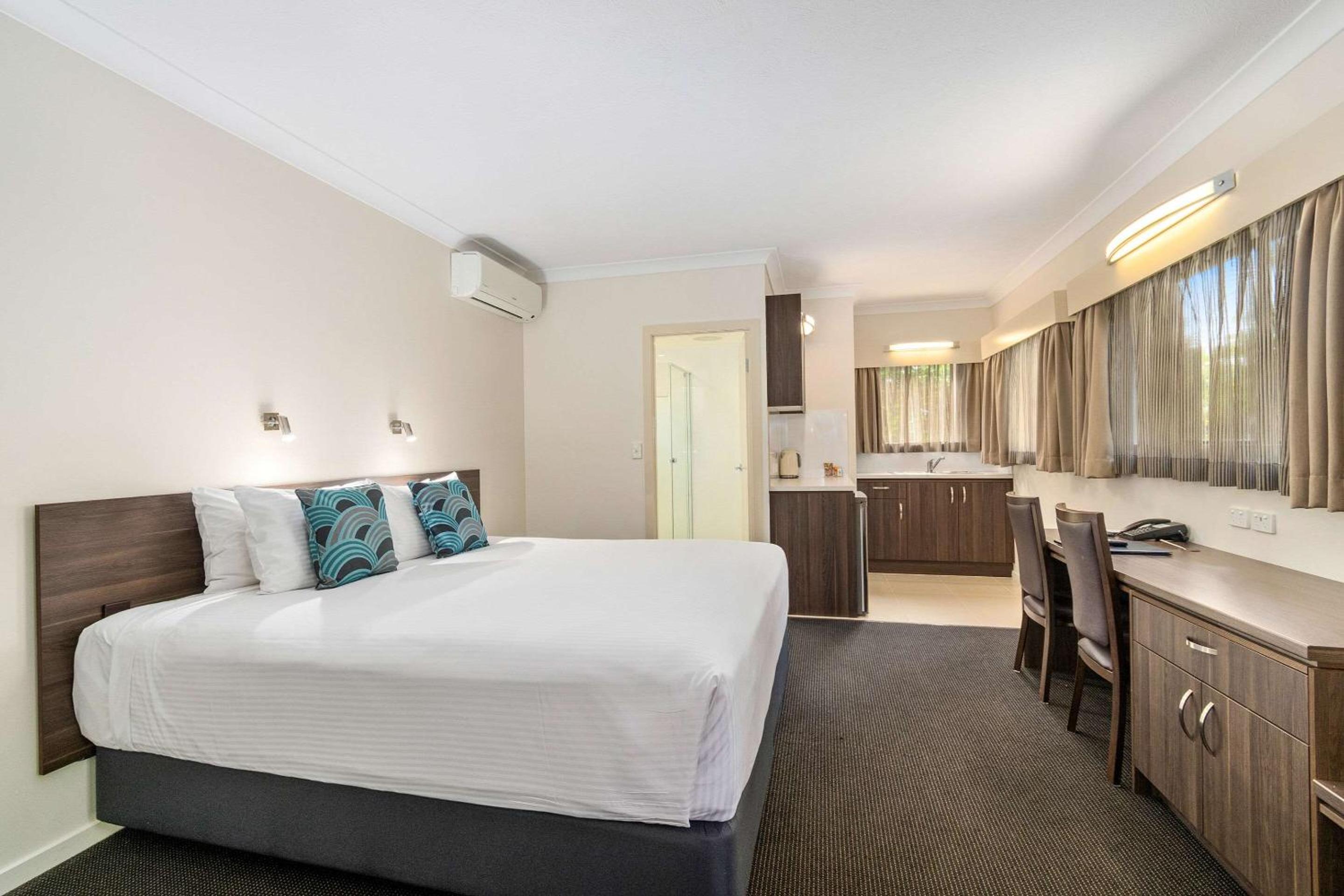 Deluxe Triple Room with Queen and Single Bed