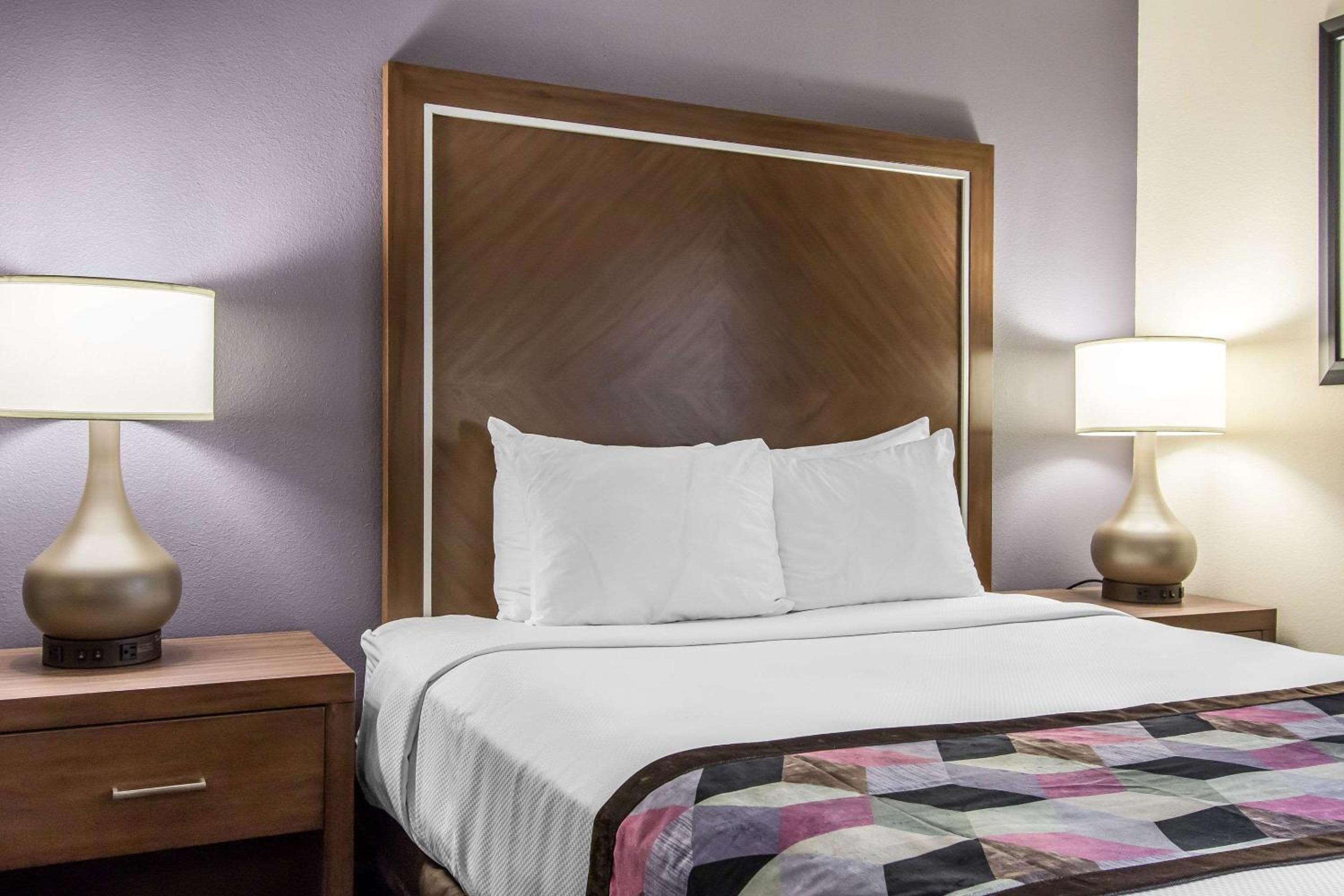 Queen Room - Accessible/Nonsmoking - Photo 1