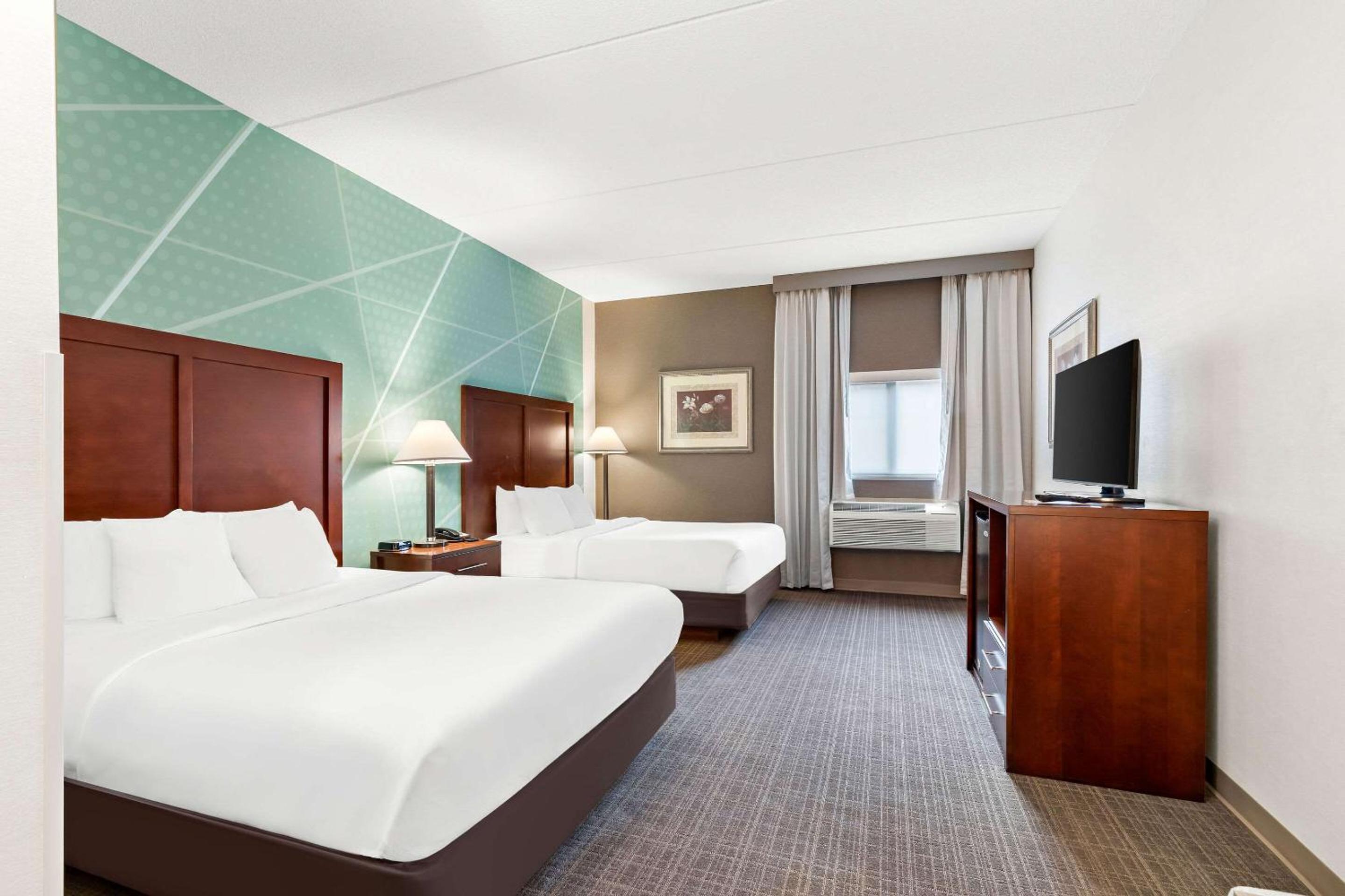 Queen Room with Two Queen Beds - Non-Smoking photo 1