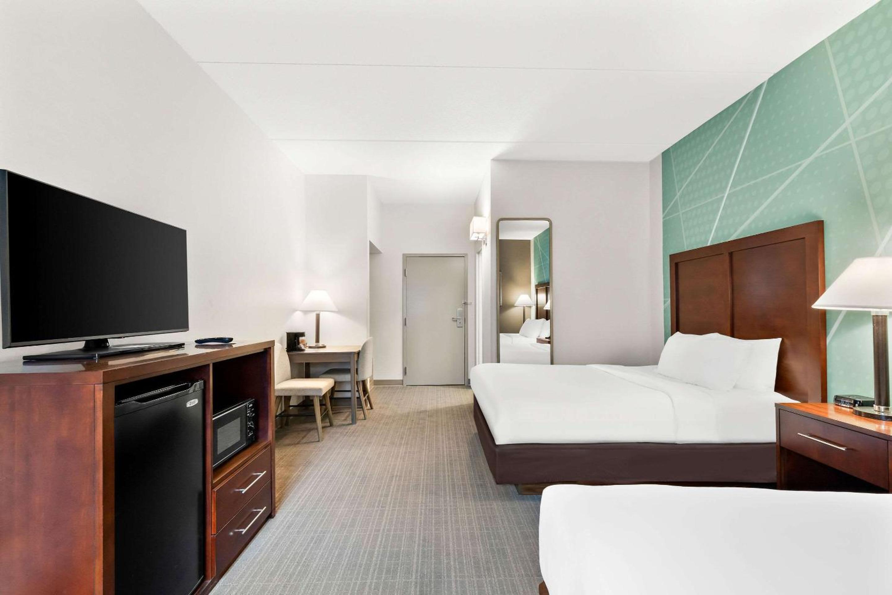Double Room with Two Double Beds - Non-Smoking photo 3