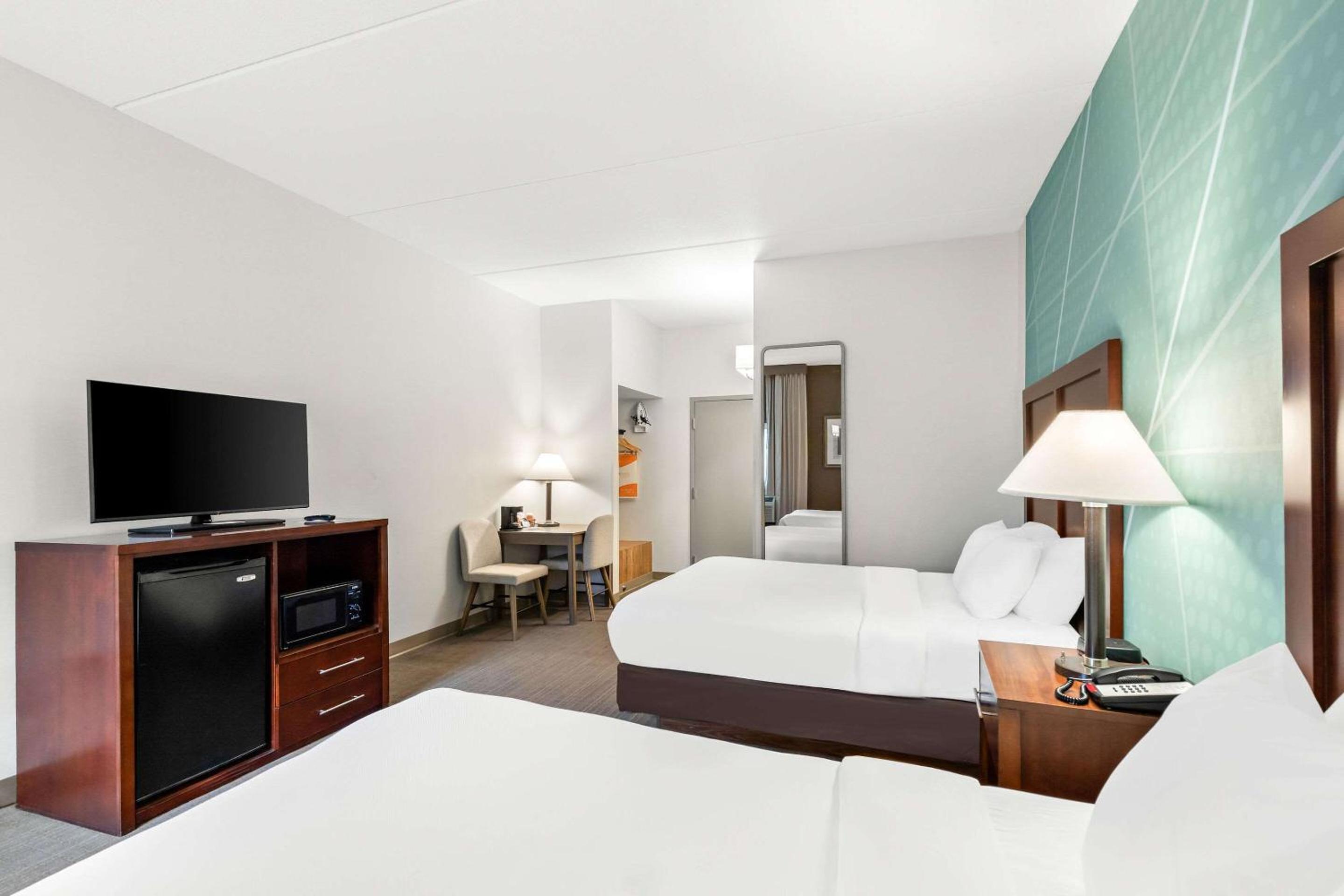 Double Room with Two Double Beds - Non-Smoking photo 2