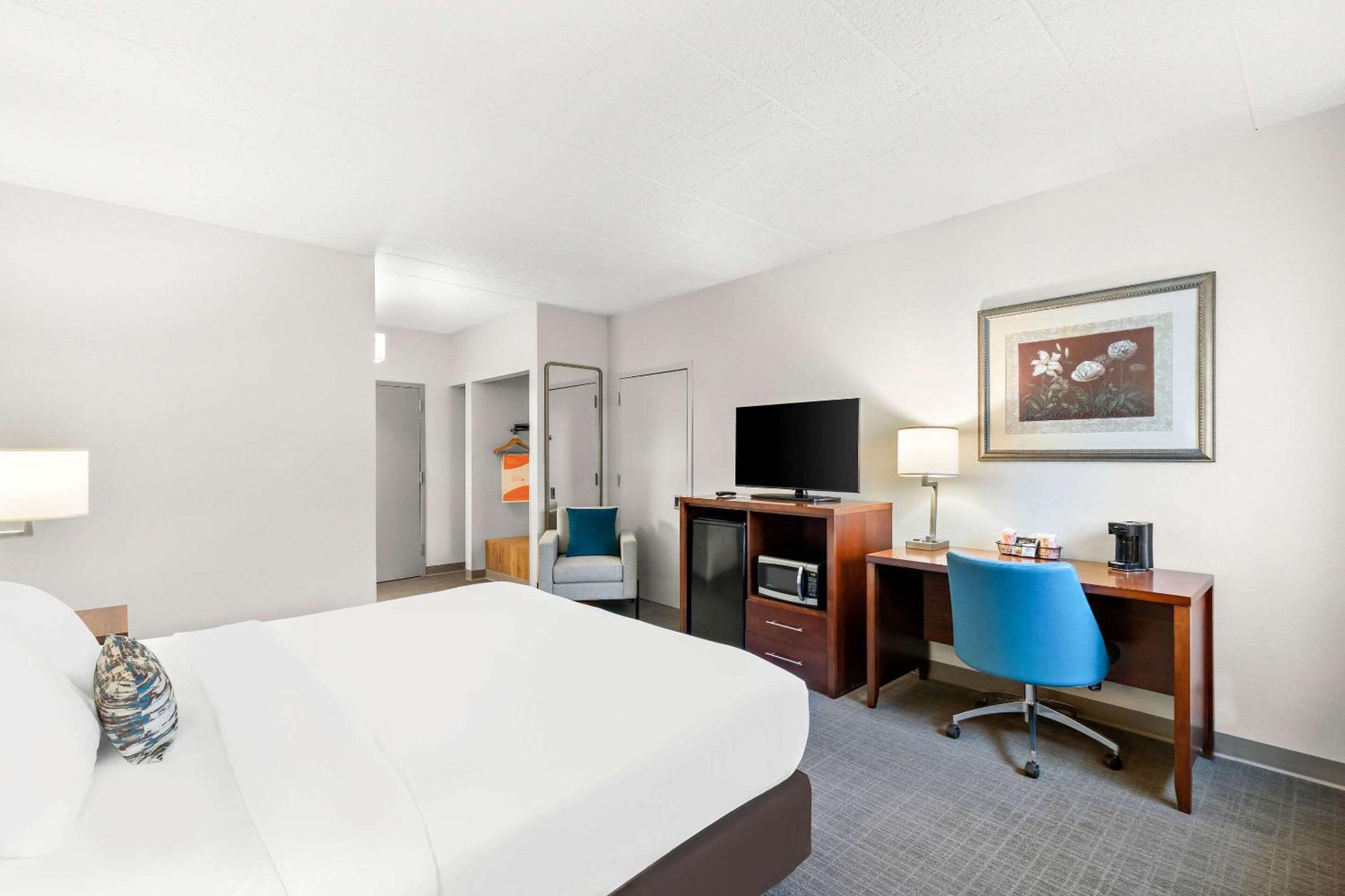 King Room - Accessible/Non-Smoking photo 2