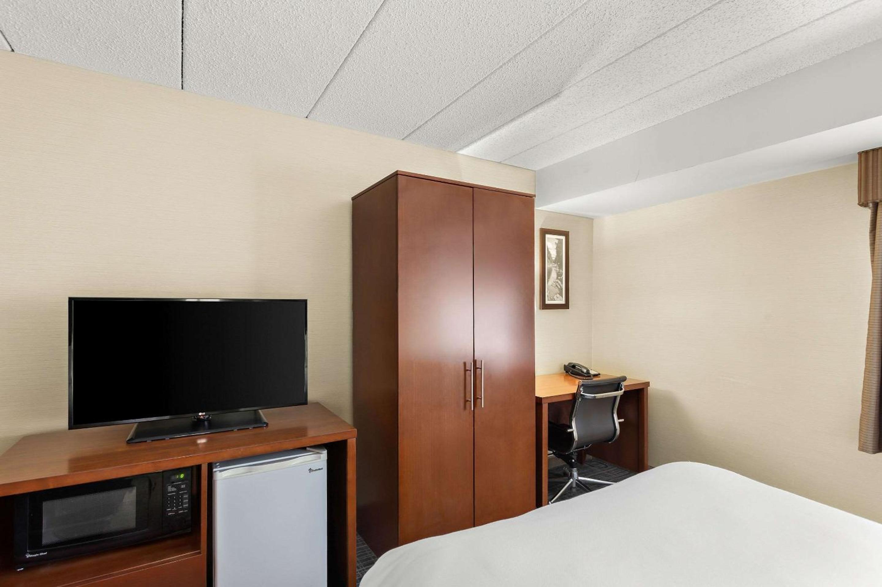 Double Room with Two Double Beds - Non-Smoking - Photo 3