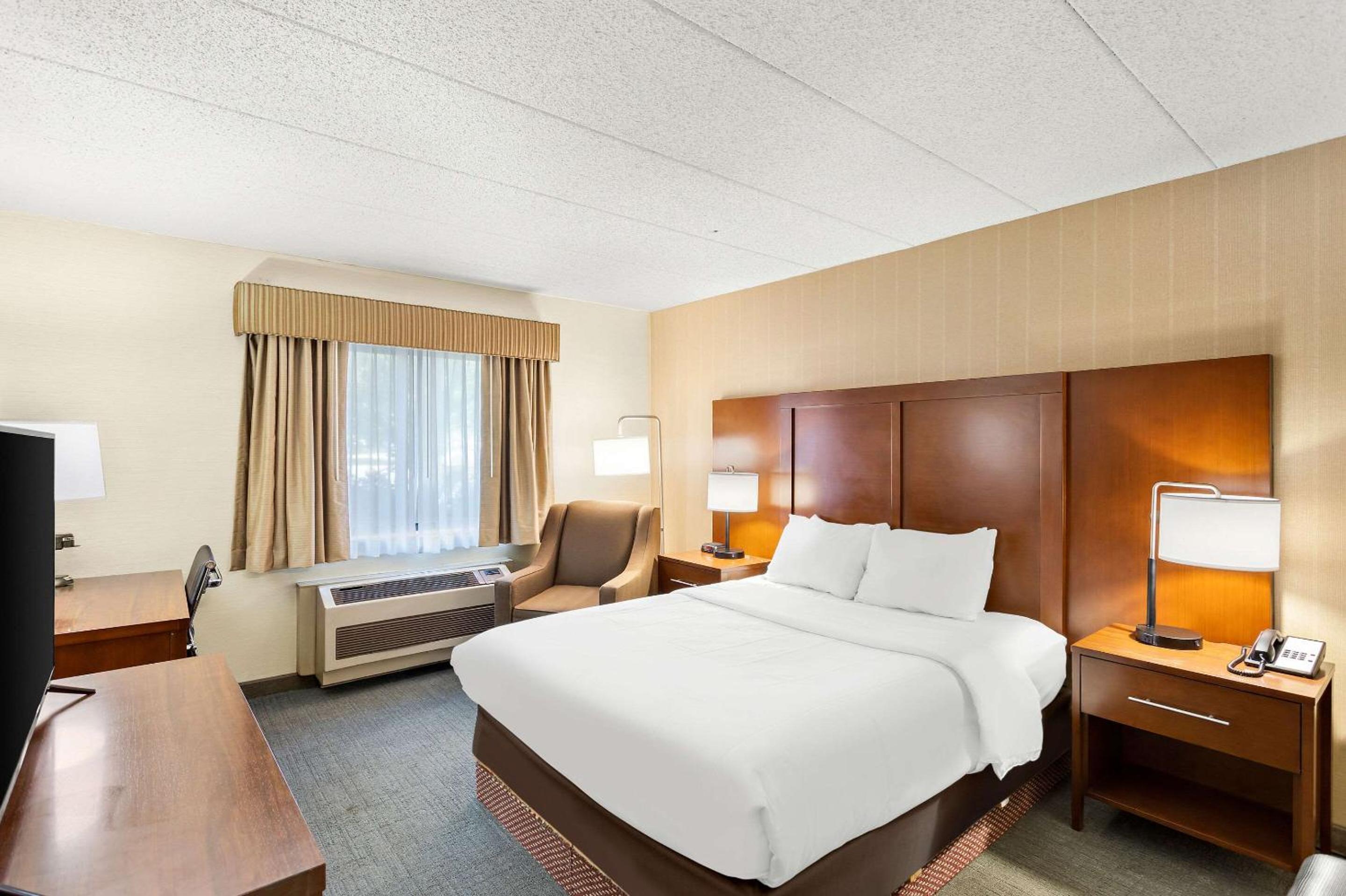 King Room - Non-Smoking - Photo 1