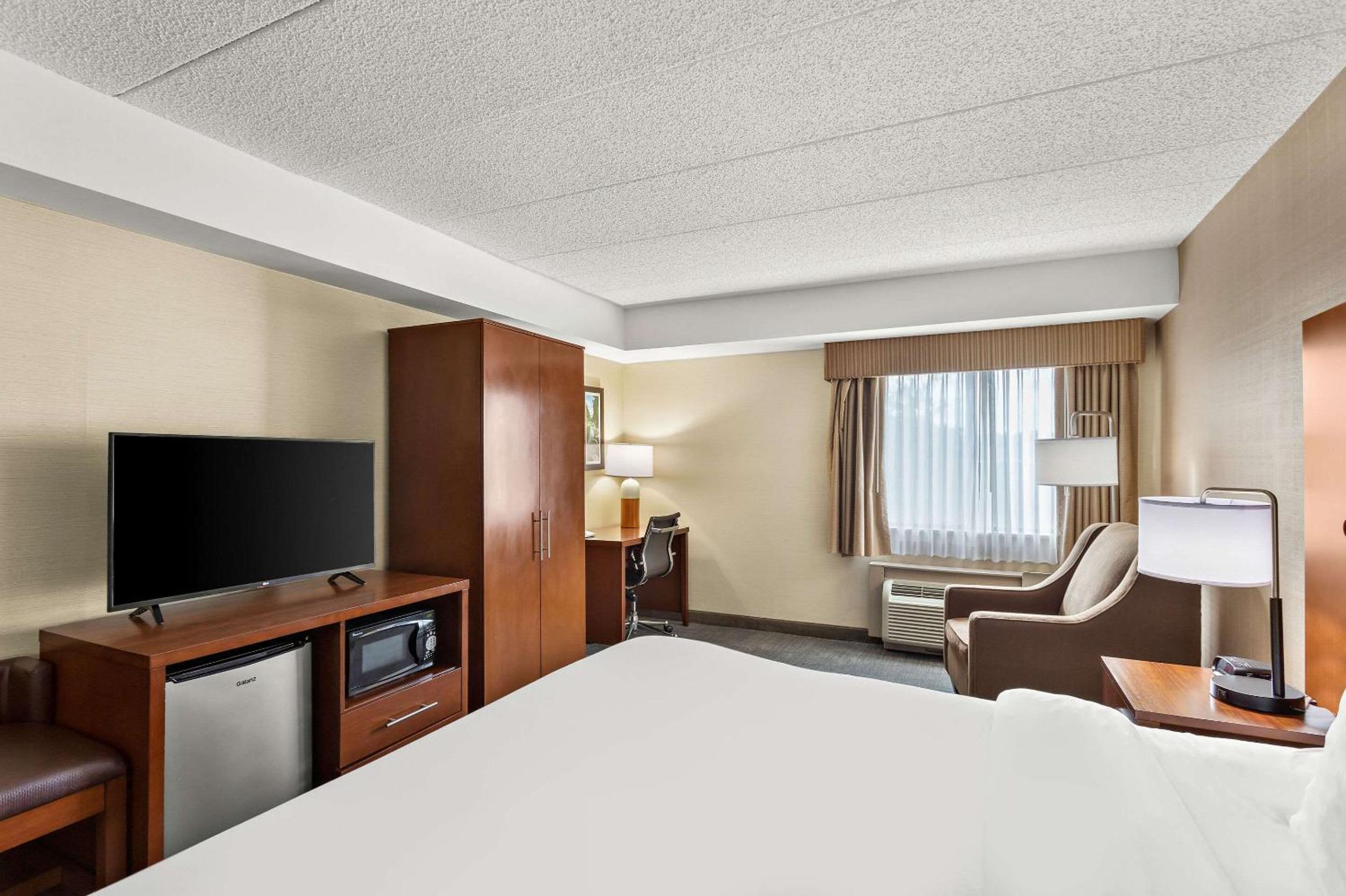 King Room - Non-Smoking - Photo 2