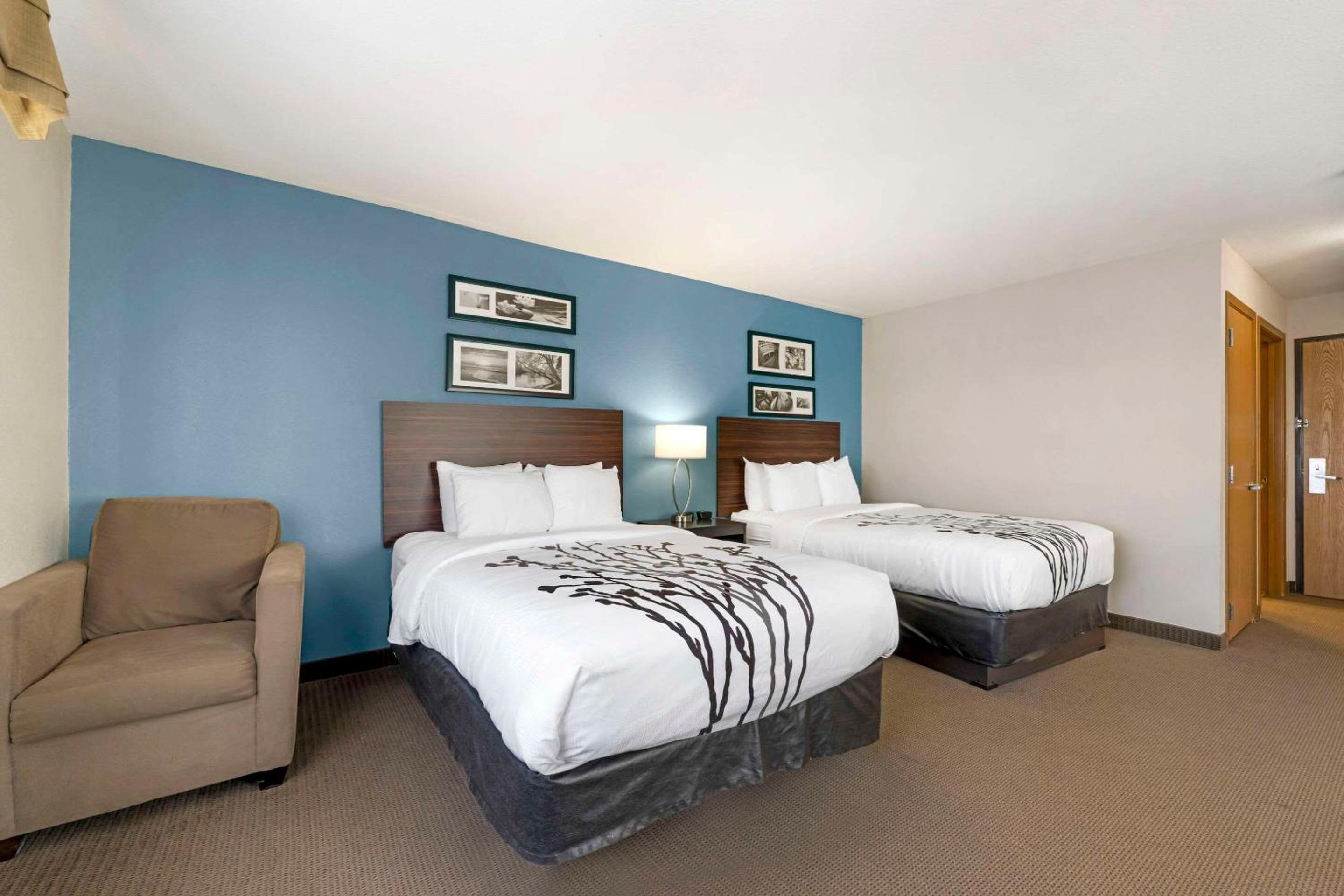 Double Room with Two Double Beds - Non-Smoking - Photo 1