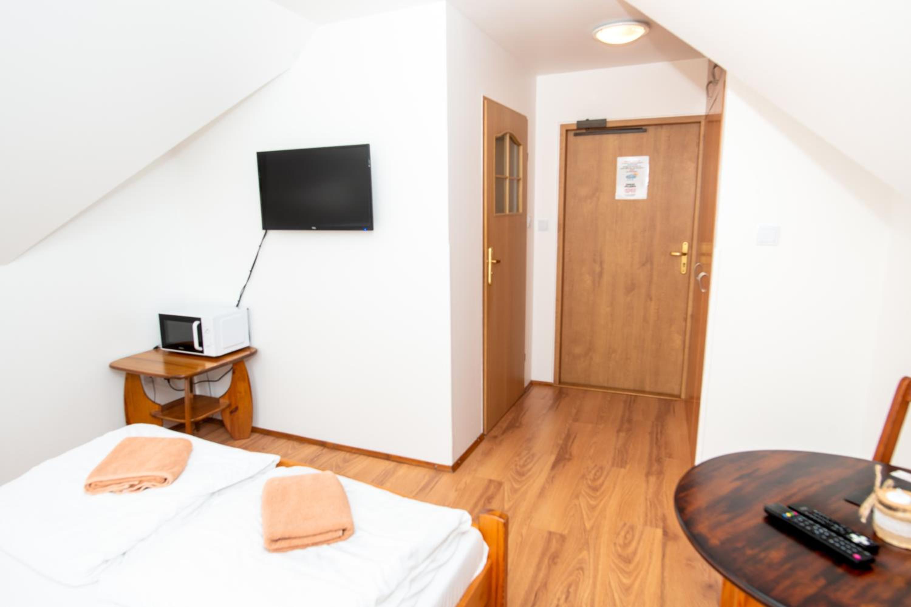 Double Room - Photo 5