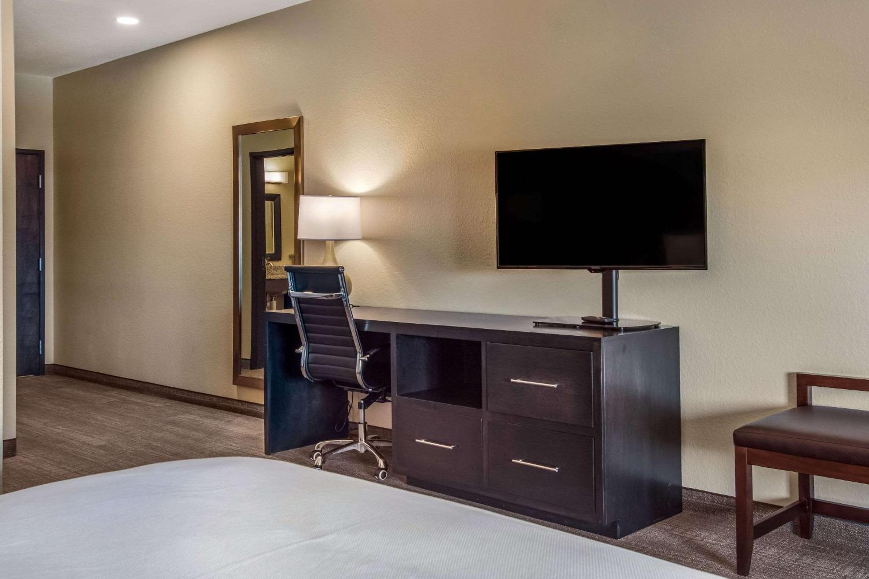 Suite with Two Queen Beds - Accessible/Non-Smoking photo 1