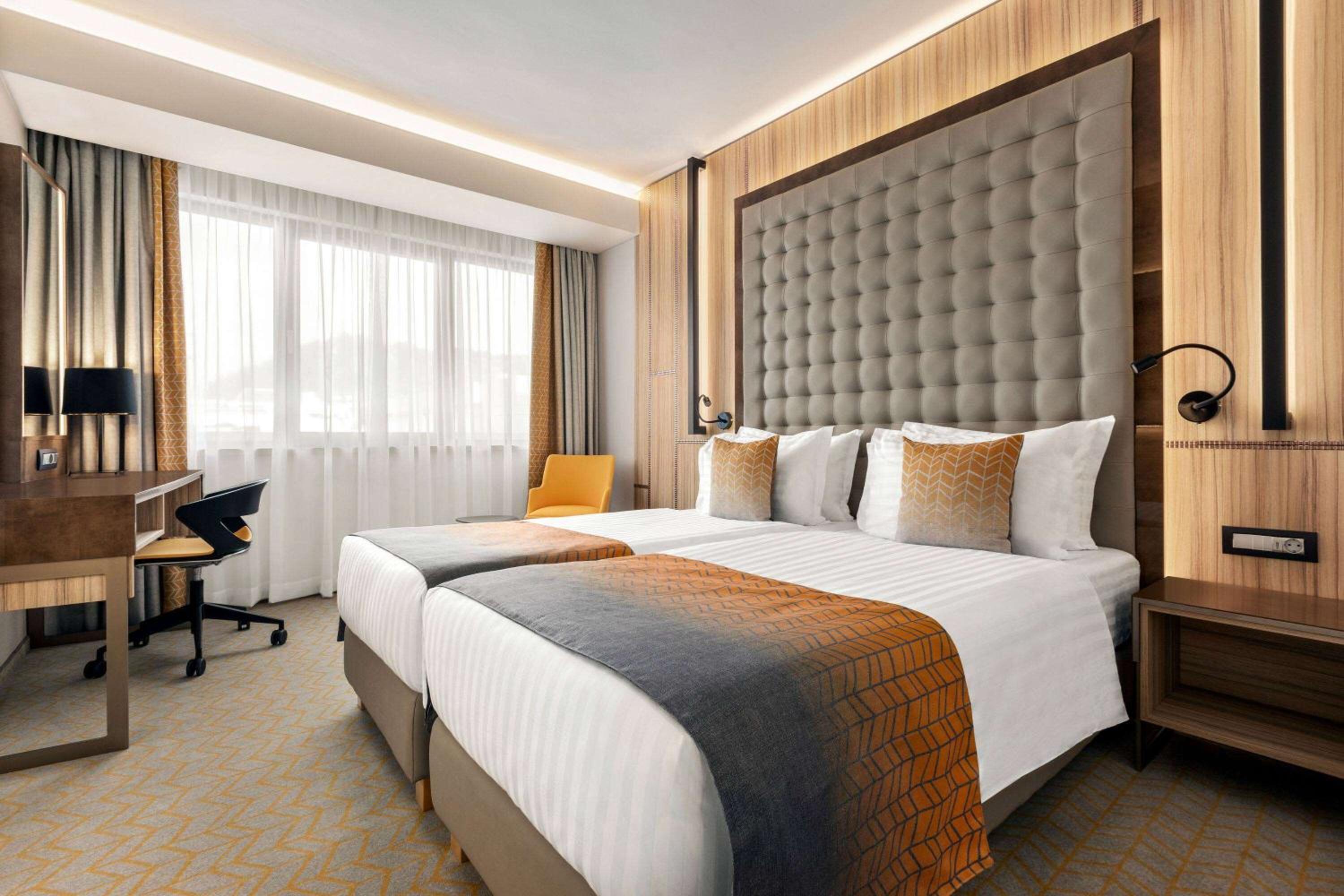 Twin Room - Non-Smoking - Photo 2