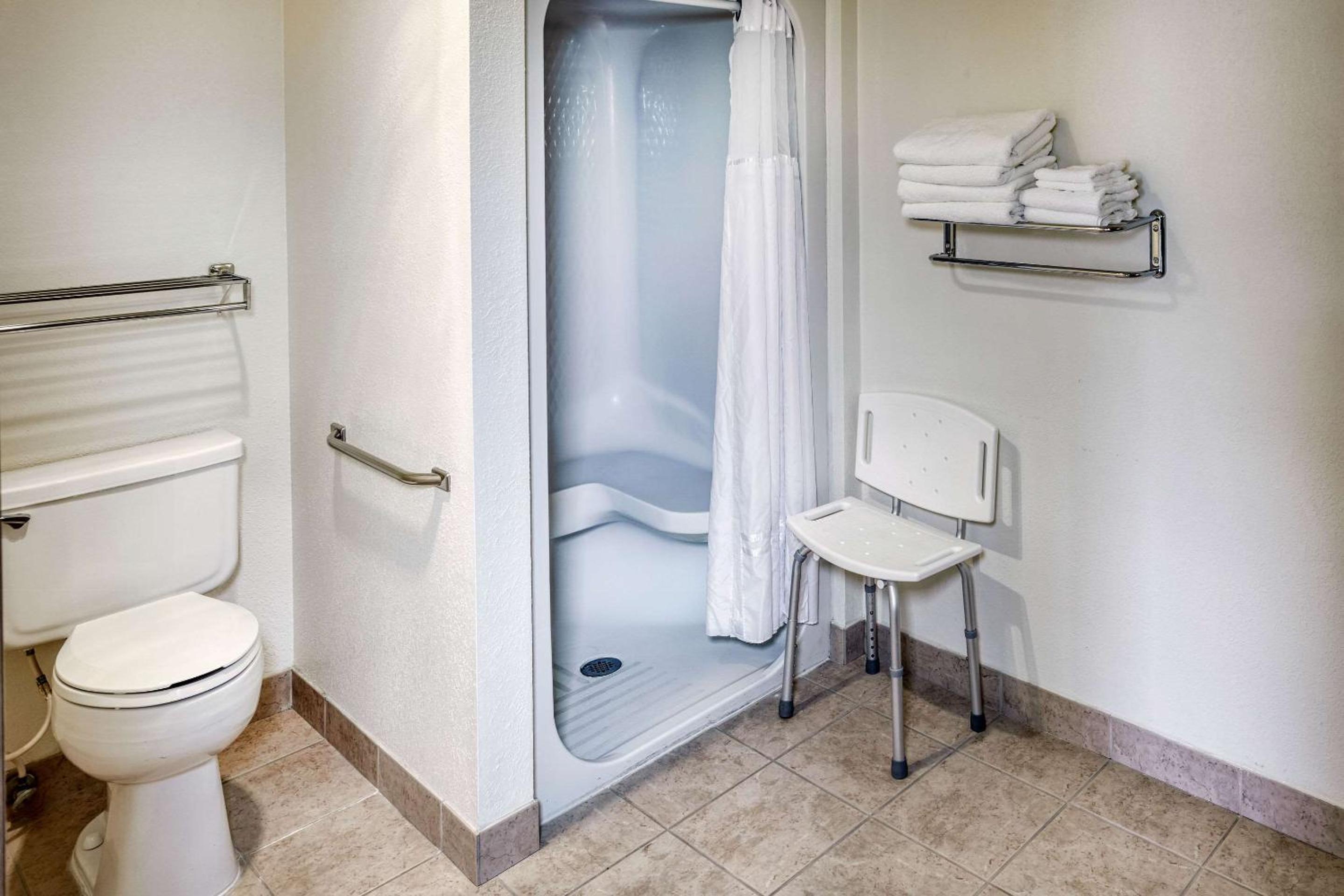 King Room - Accessible/Non-Smoking photo 2