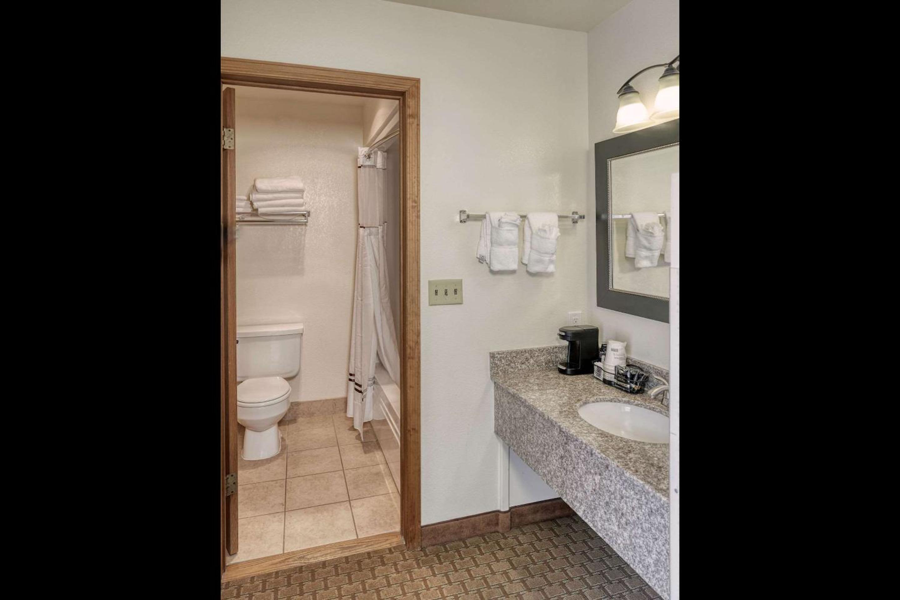 King Room with River View - Non-Smoking photo 2