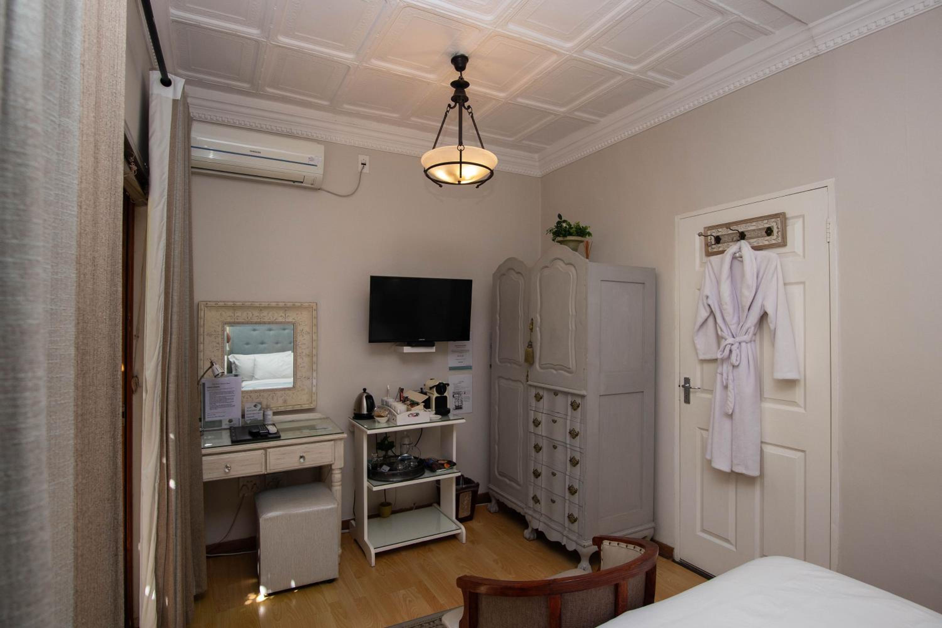 Single Room photo 3