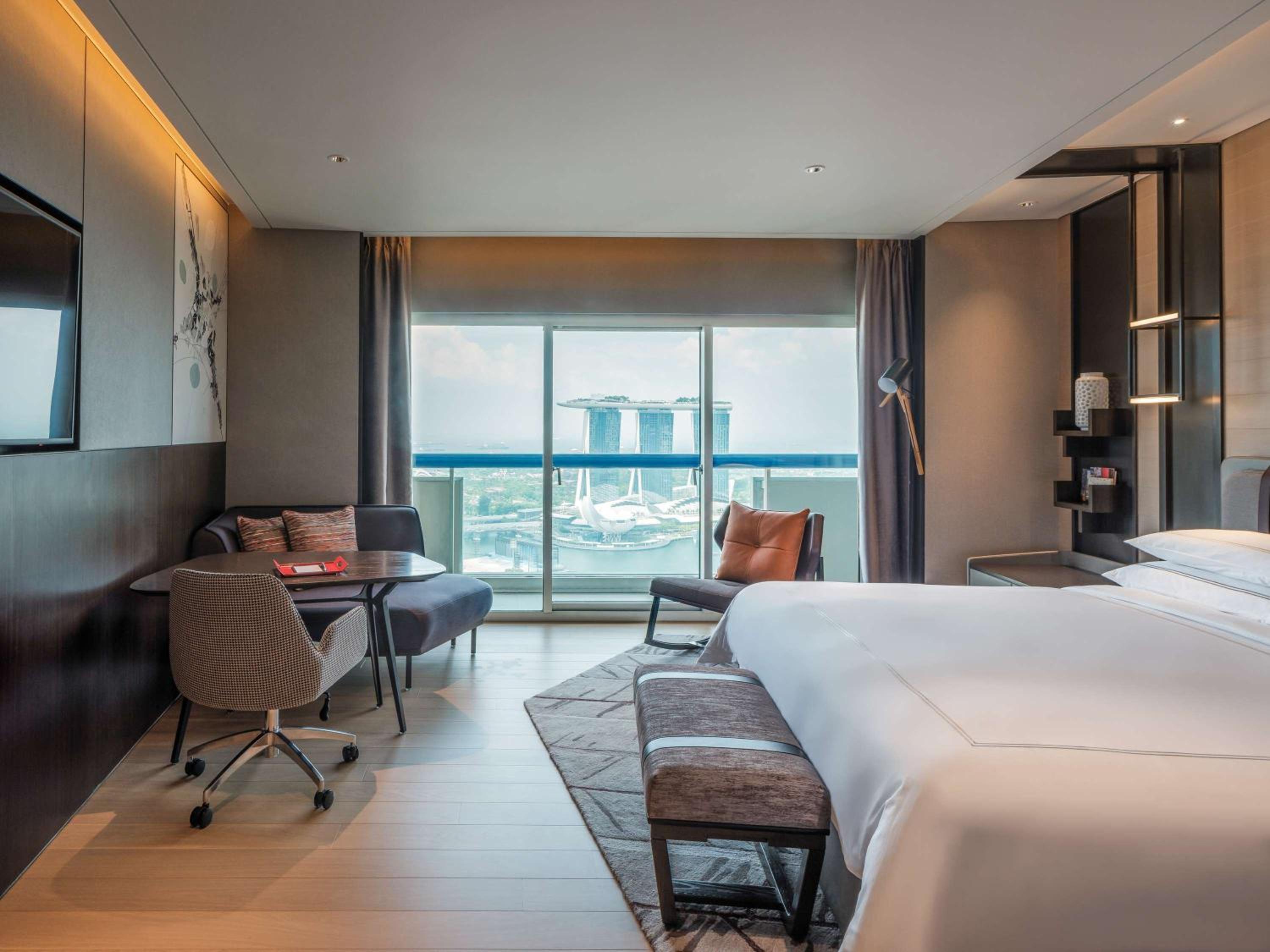 Swiss Prestige, 1 King, High Floor, Balcony, Marina Bay View