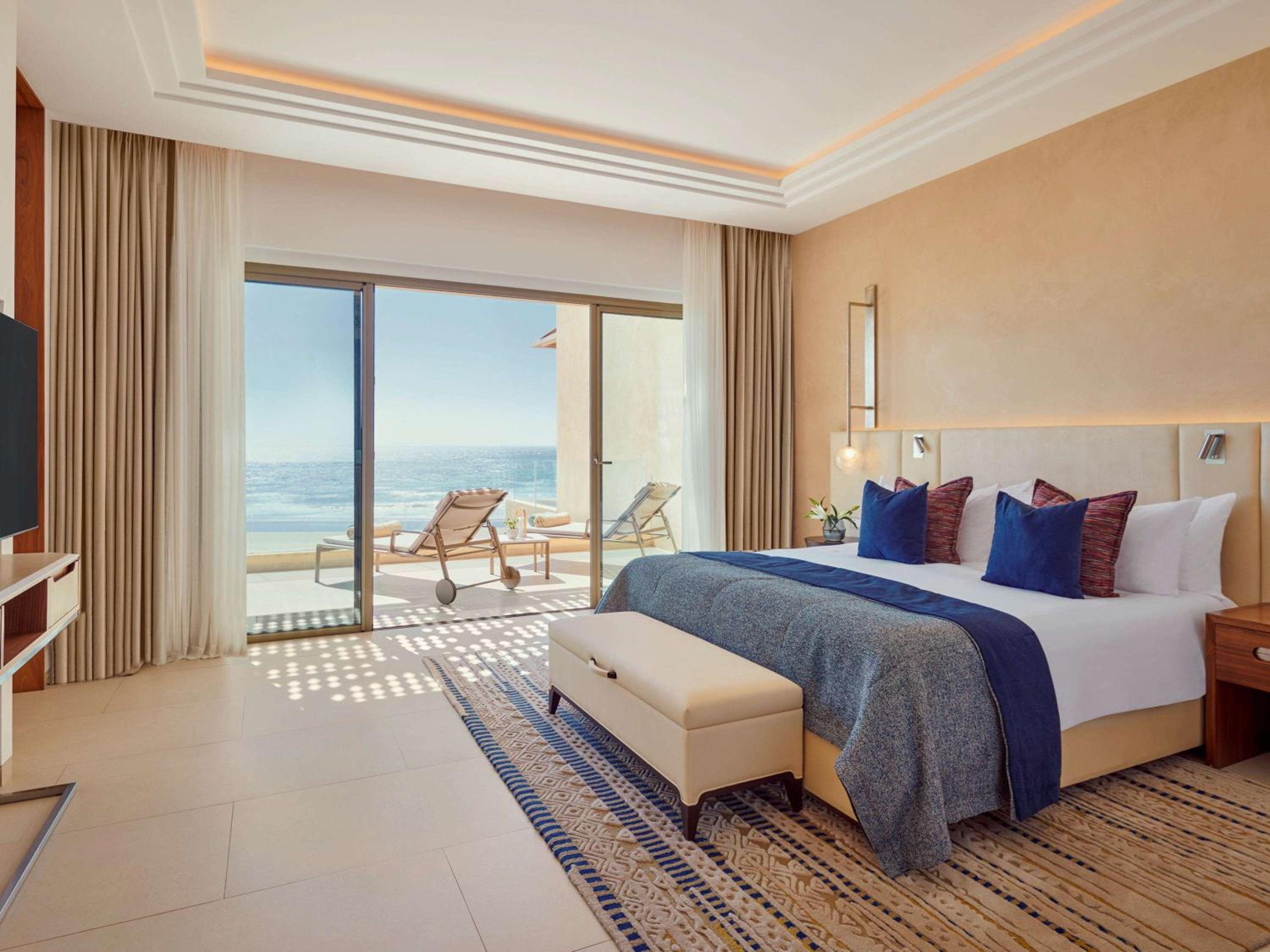 One-Bedroom Deluxe Suite with Ocean View - Photo 5