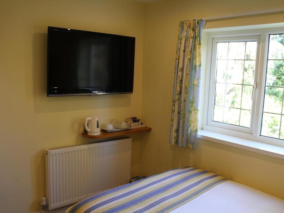 Double Room with Private Bathroom - Photo 2